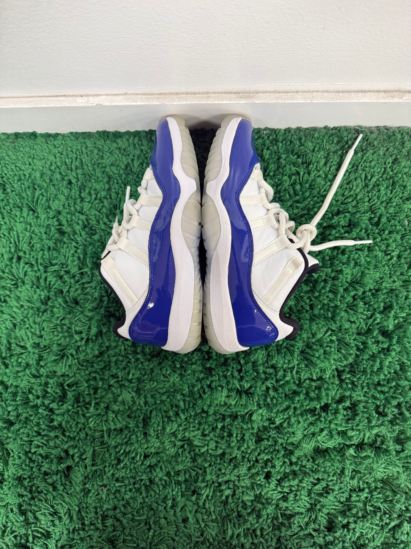 Used Jordan 11 Low White Concord (women’s)