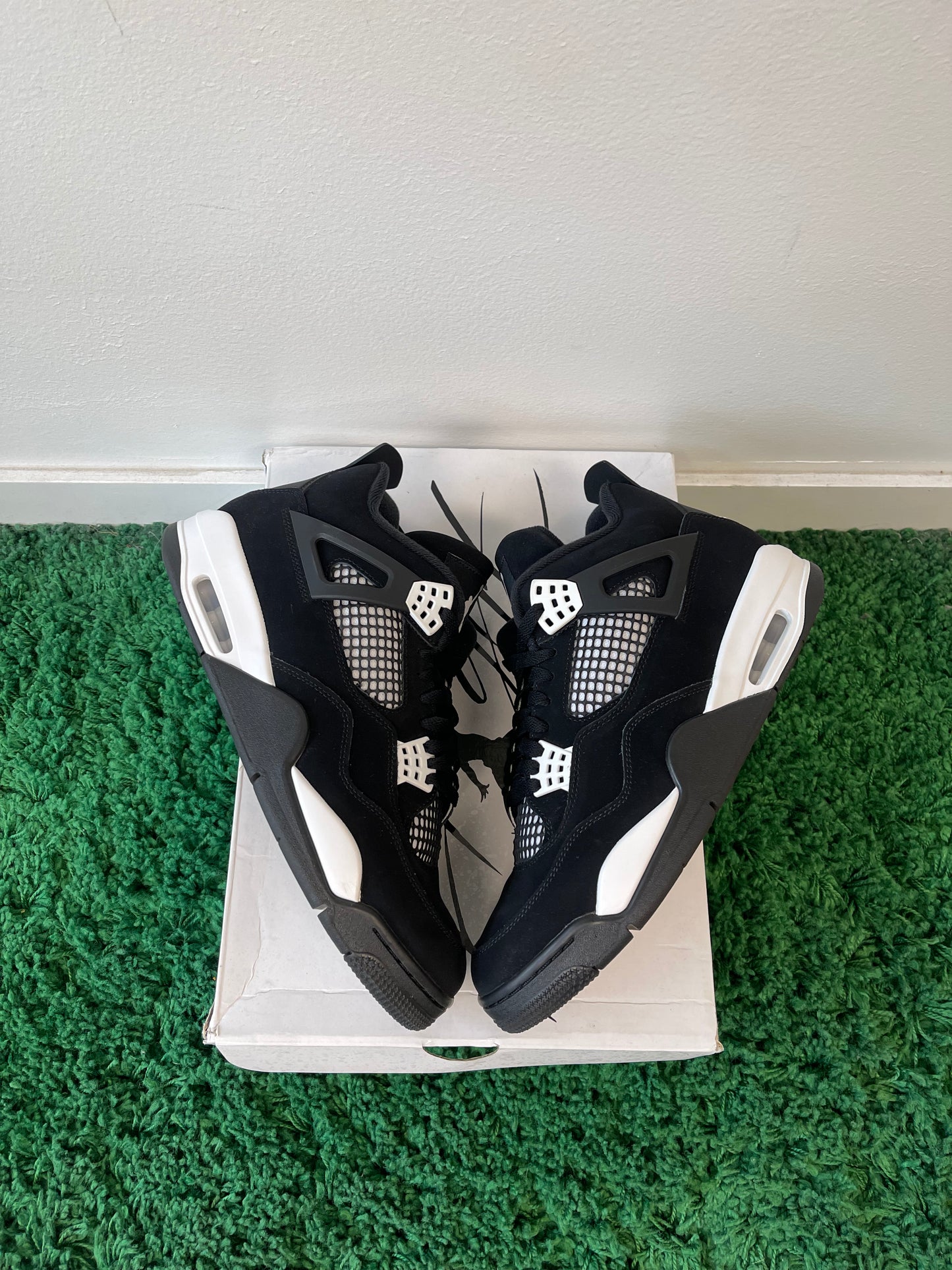 Used Jordan 4 Retro White Thunder (Men’s)