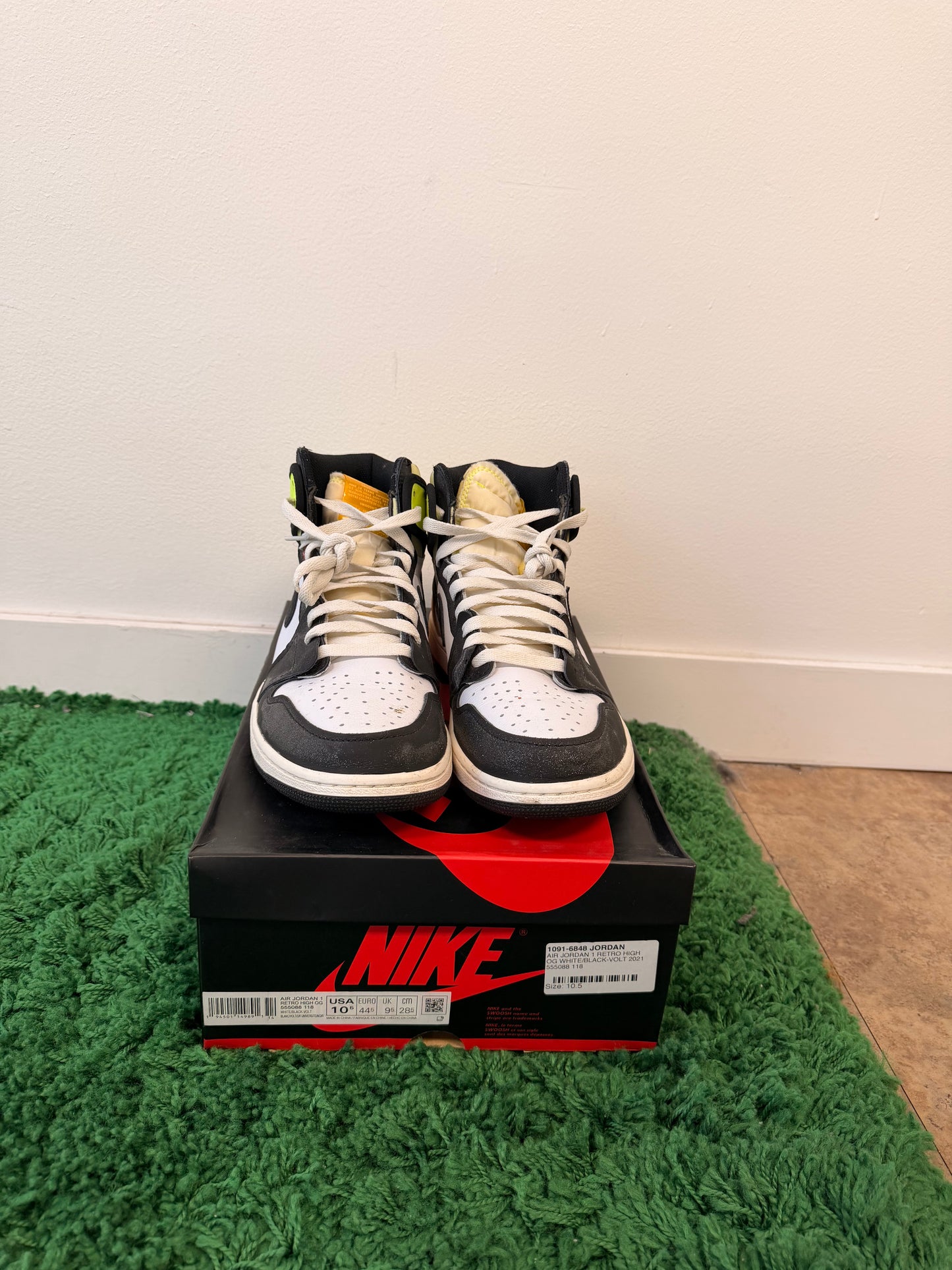 Used Jordan 1 Retro High White Black Volt University Gold (Men’s)