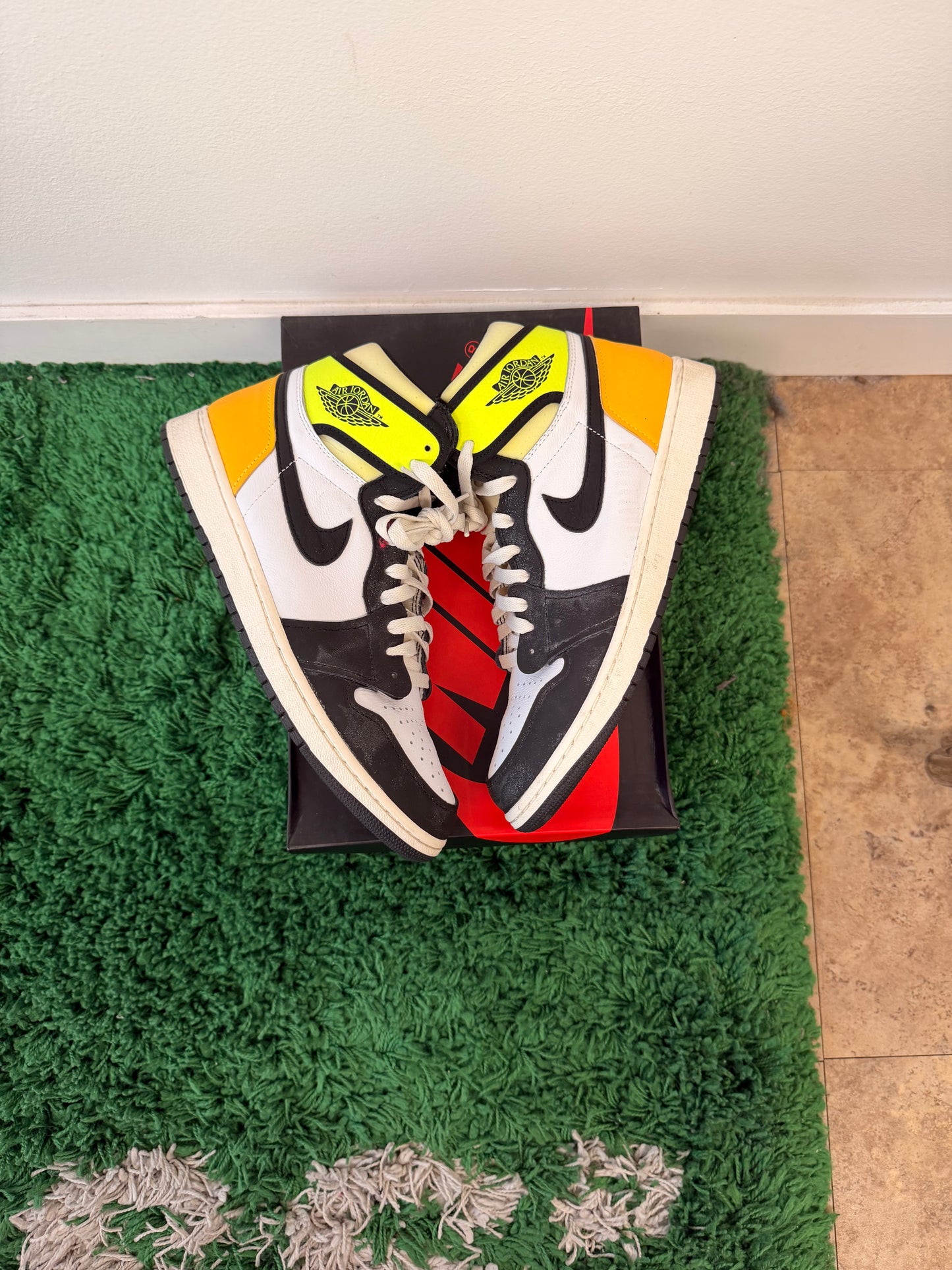 Used Jordan 1 Retro High White Black Volt University Gold (Men’s)