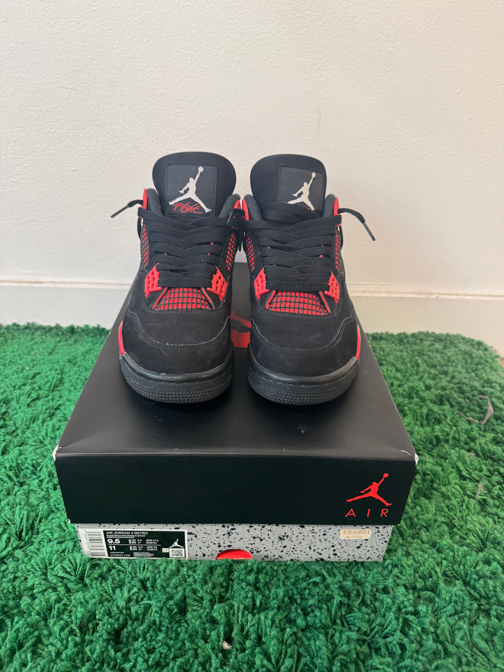 USED  Jordan 4 Retro Red Thunder