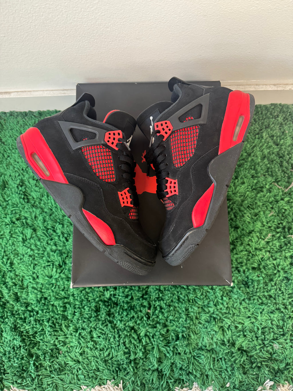 USED  Jordan 4 Retro Red Thunder