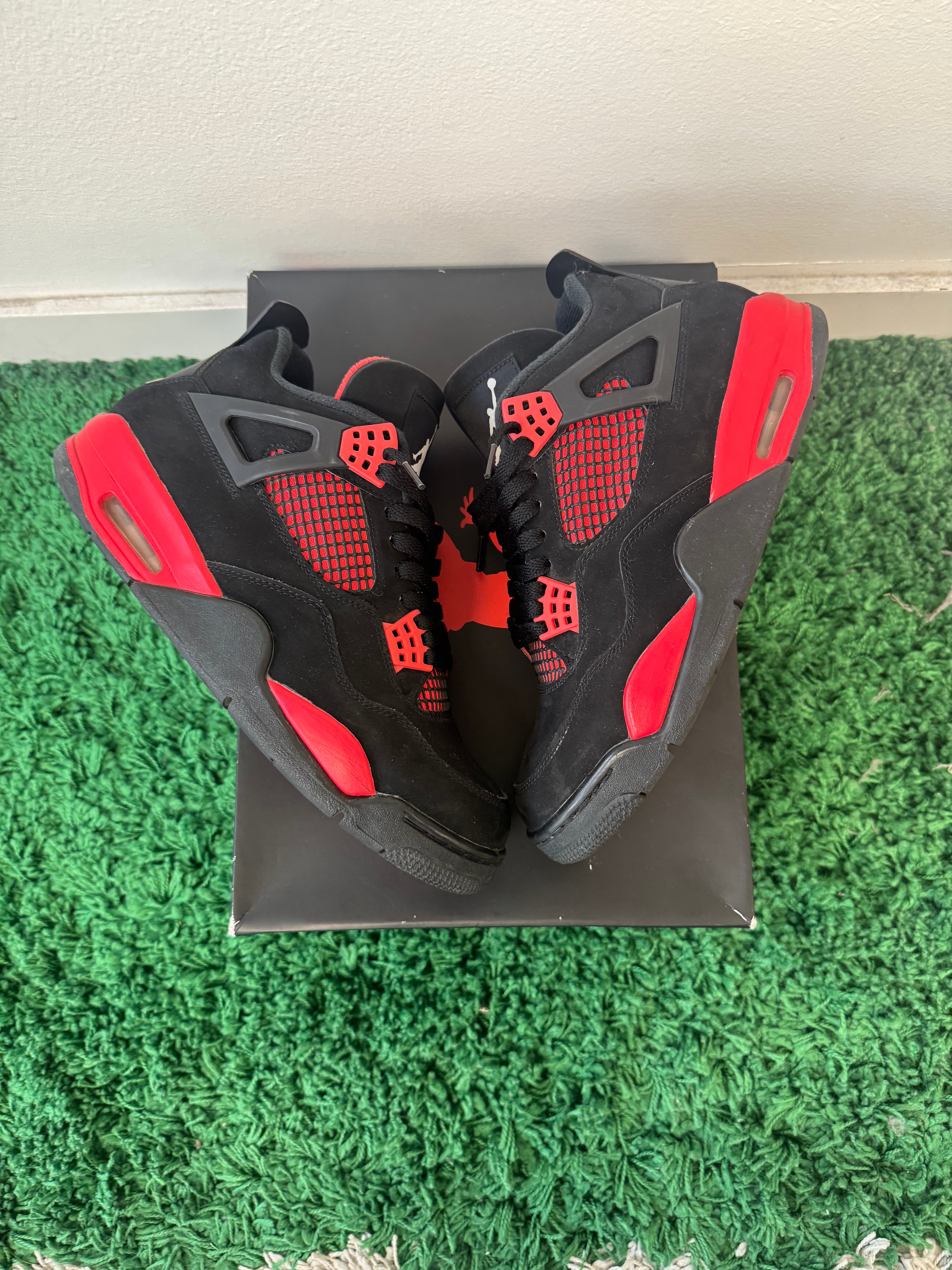 USED  Jordan 4 Retro Red Thunder