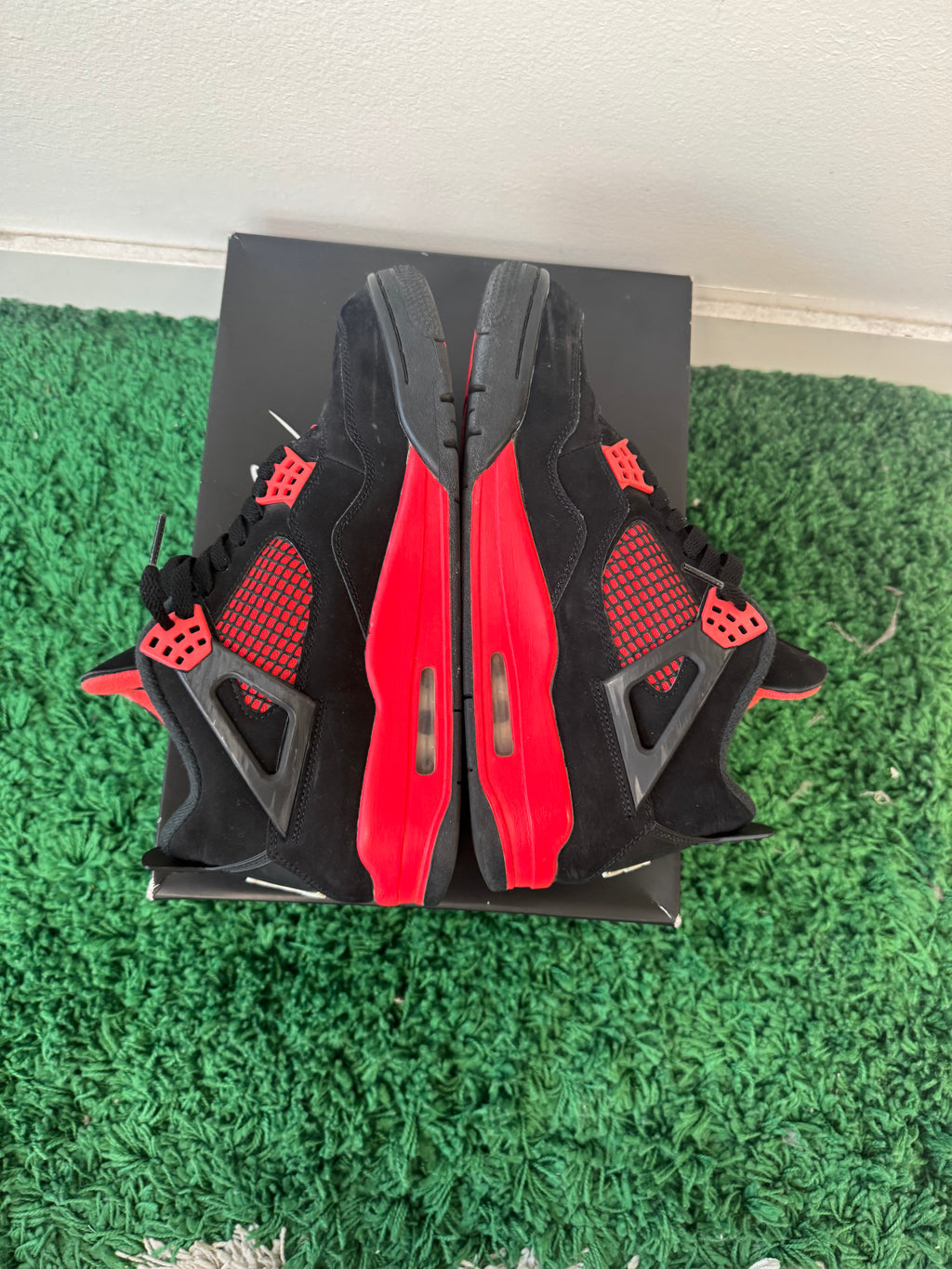 USED  Jordan 4 Retro Red Thunder