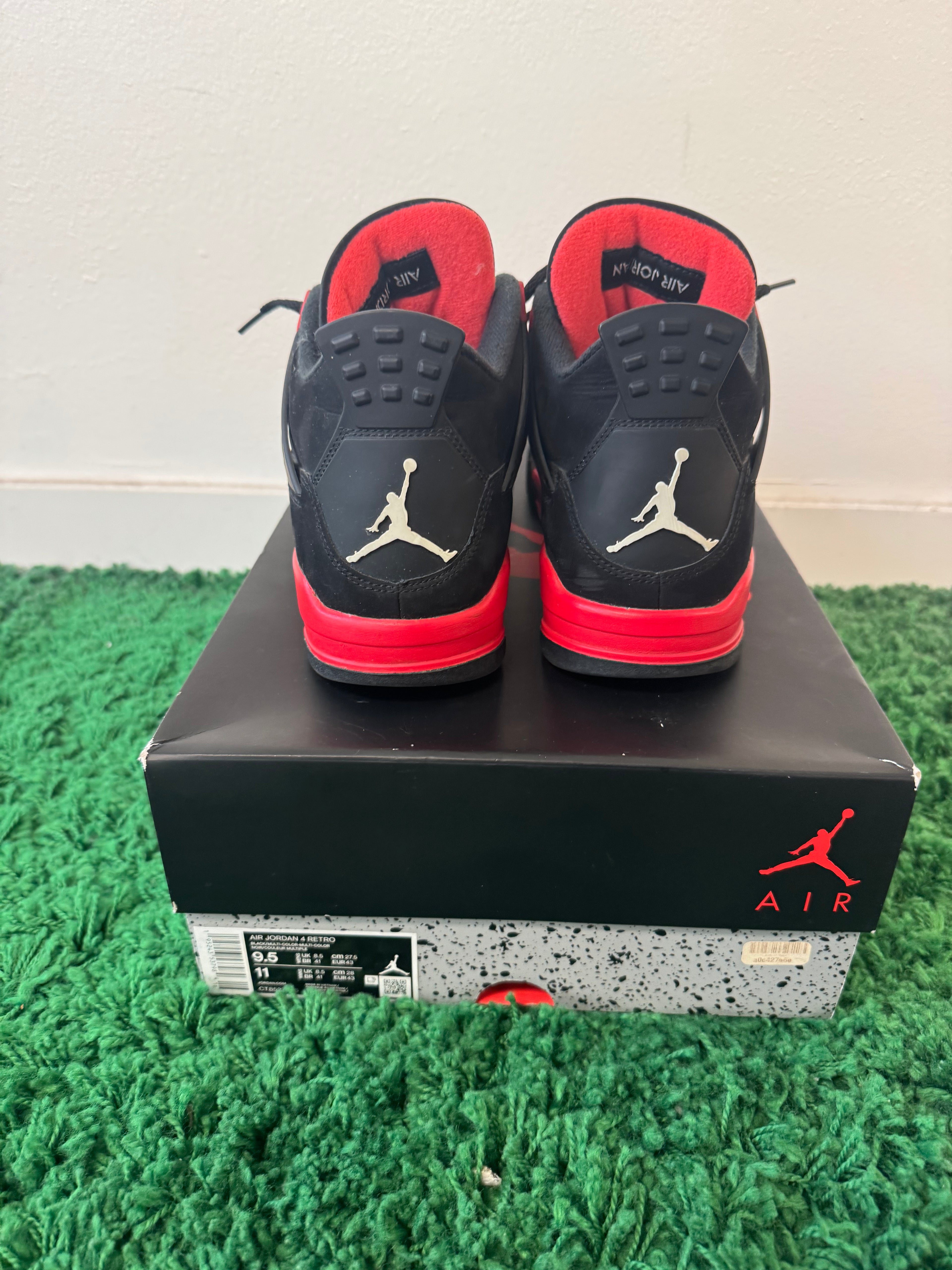 USED  Jordan 4 Retro Red Thunder