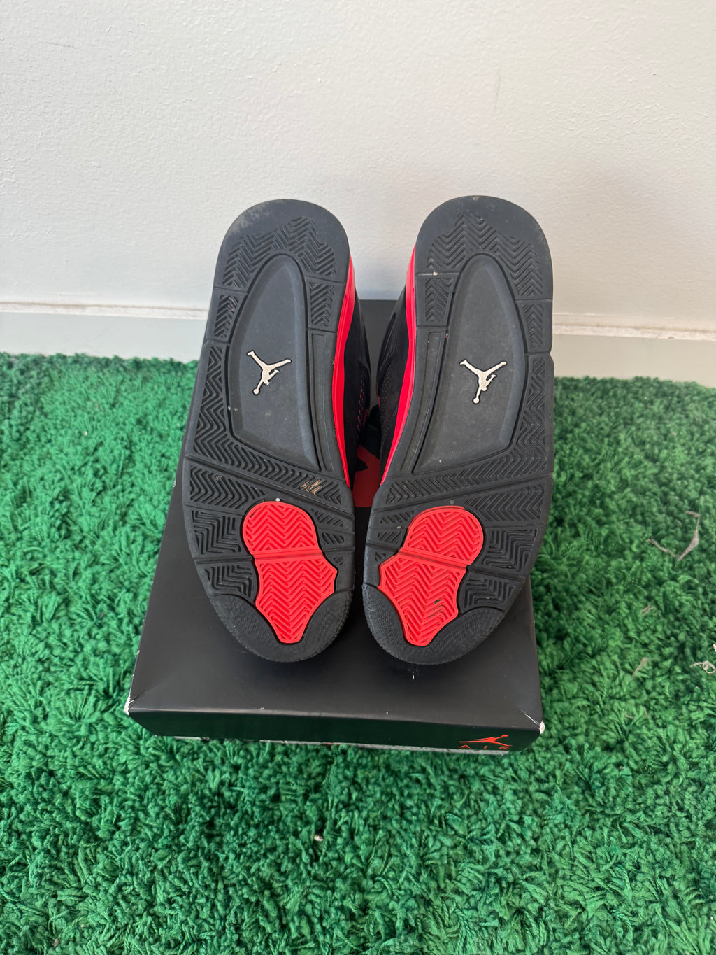 USED  Jordan 4 Retro Red Thunder