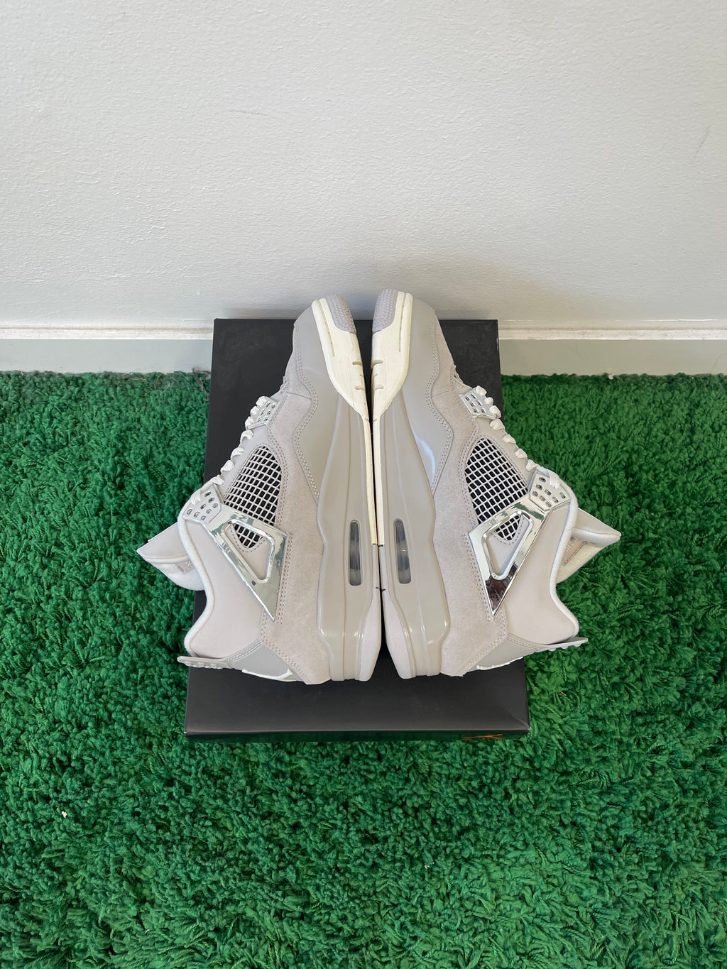 Used Jordan 4 Retro Frozen Moments (Women’s)