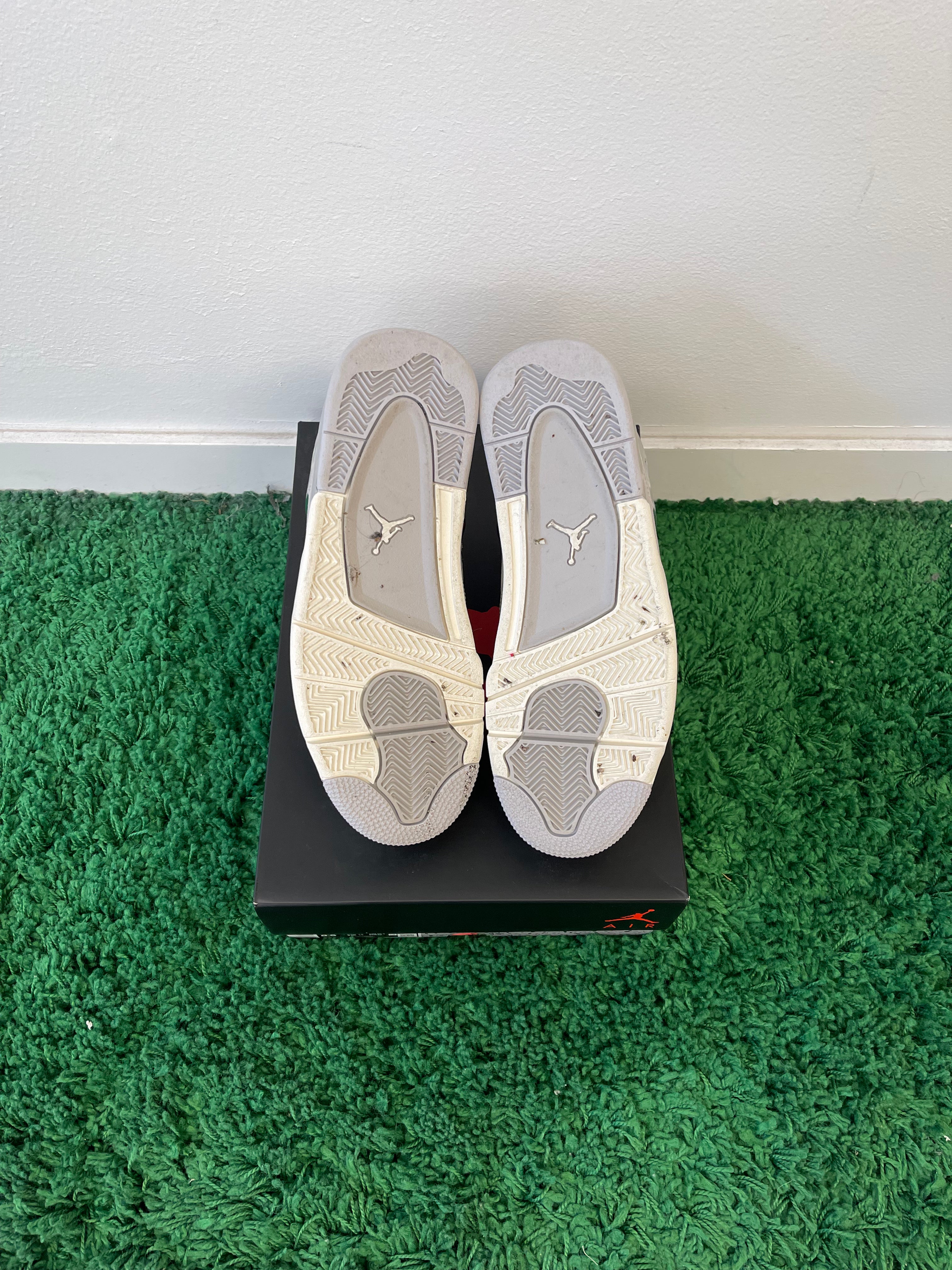 Used Jordan 4 Retro Frozen Moments (Women’s)
