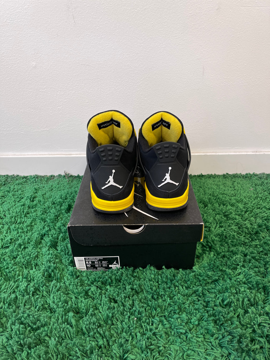 Used Jordan 4 Retro Thunder 2023 (Men’s)