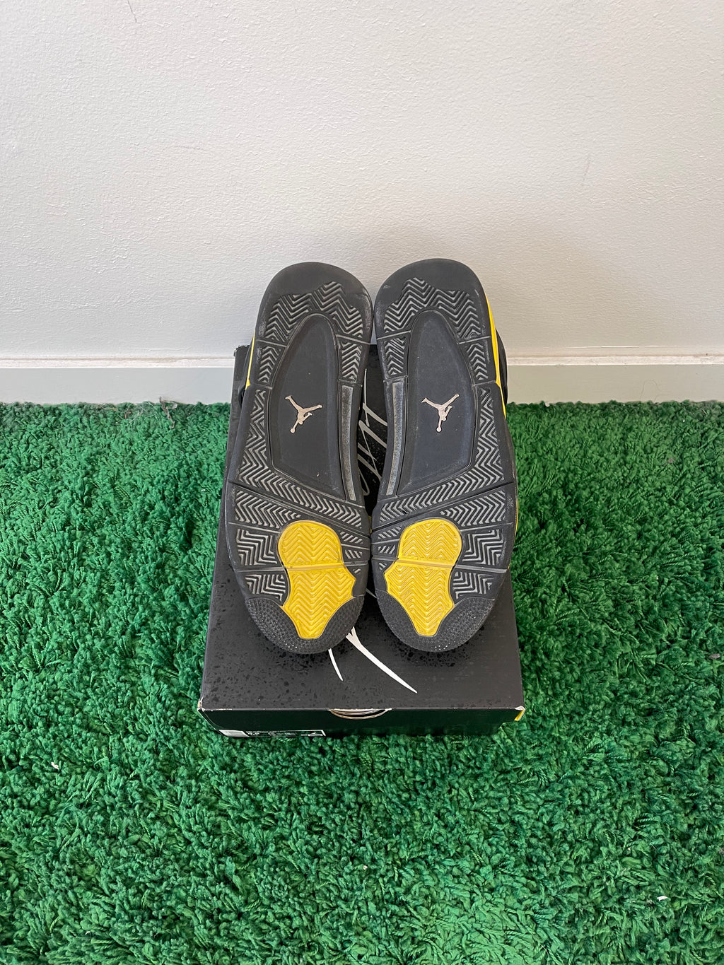Used Jordan 4 Retro Thunder 2023 (Men’s)