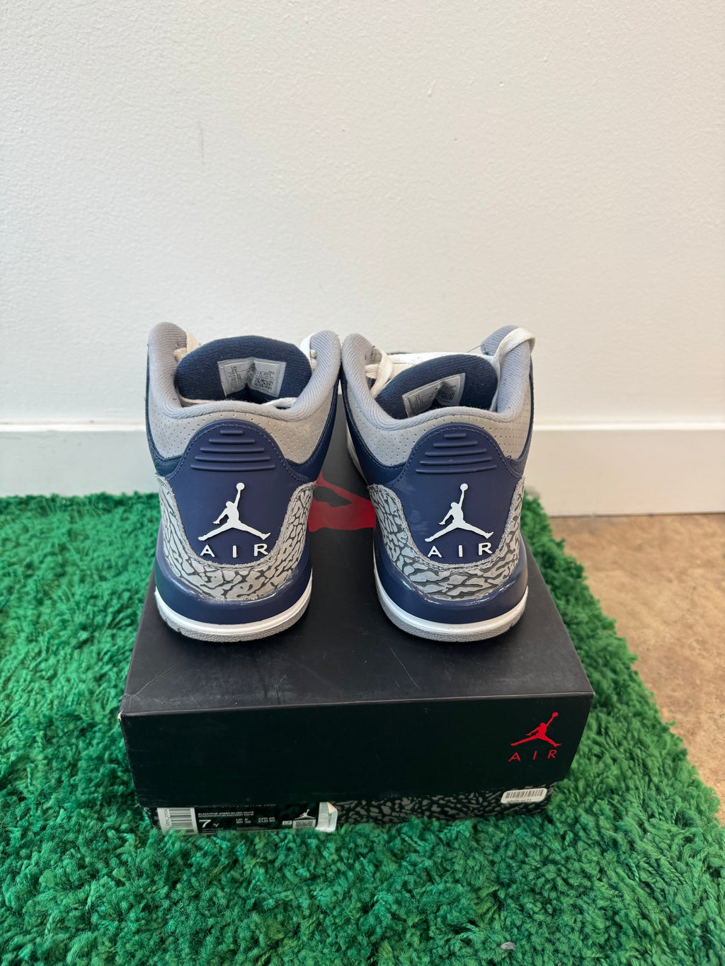 Used Jordan 3 Retro Georgetown (Youth)