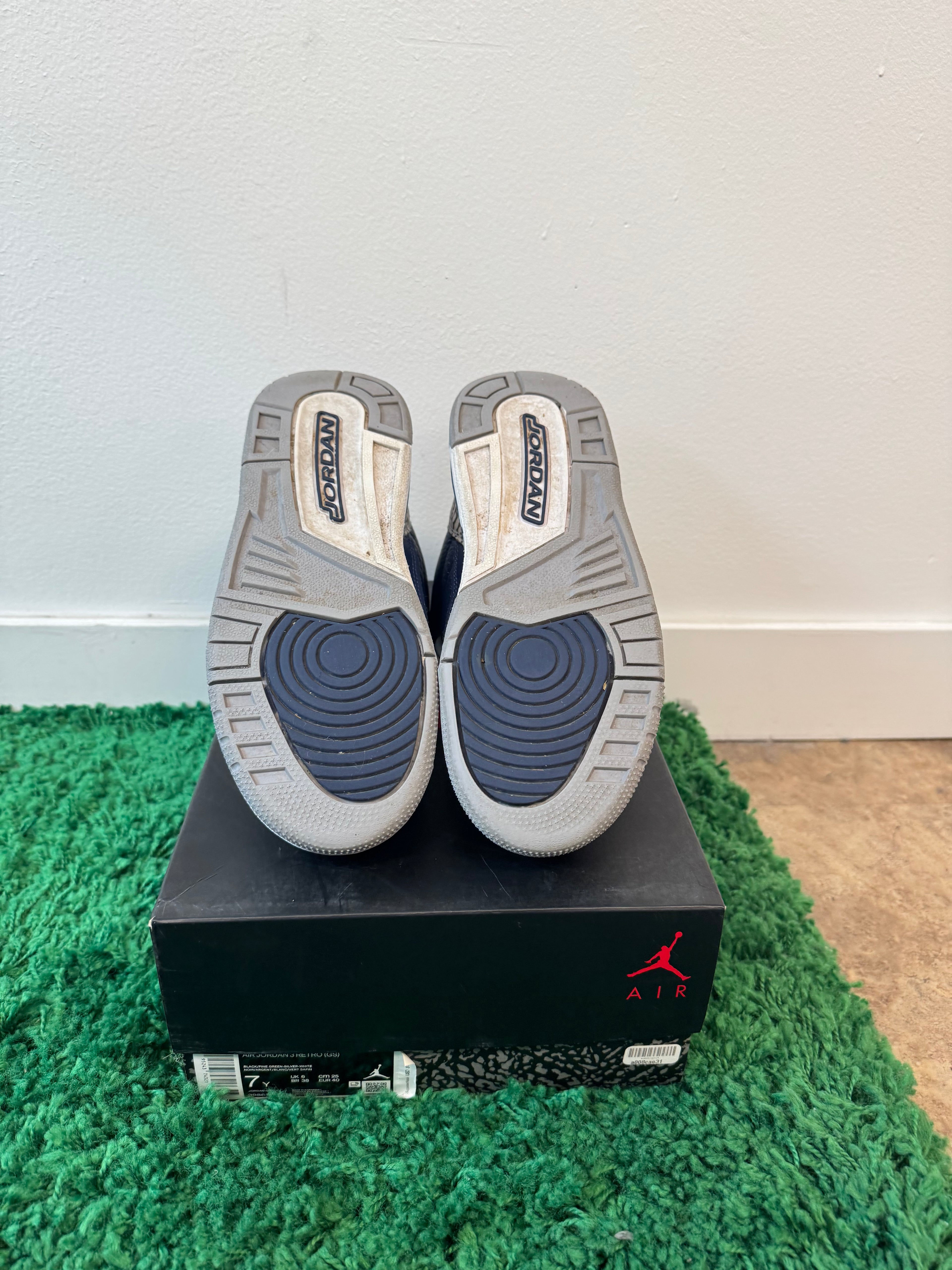 Used Jordan 3 Retro Georgetown (Youth)