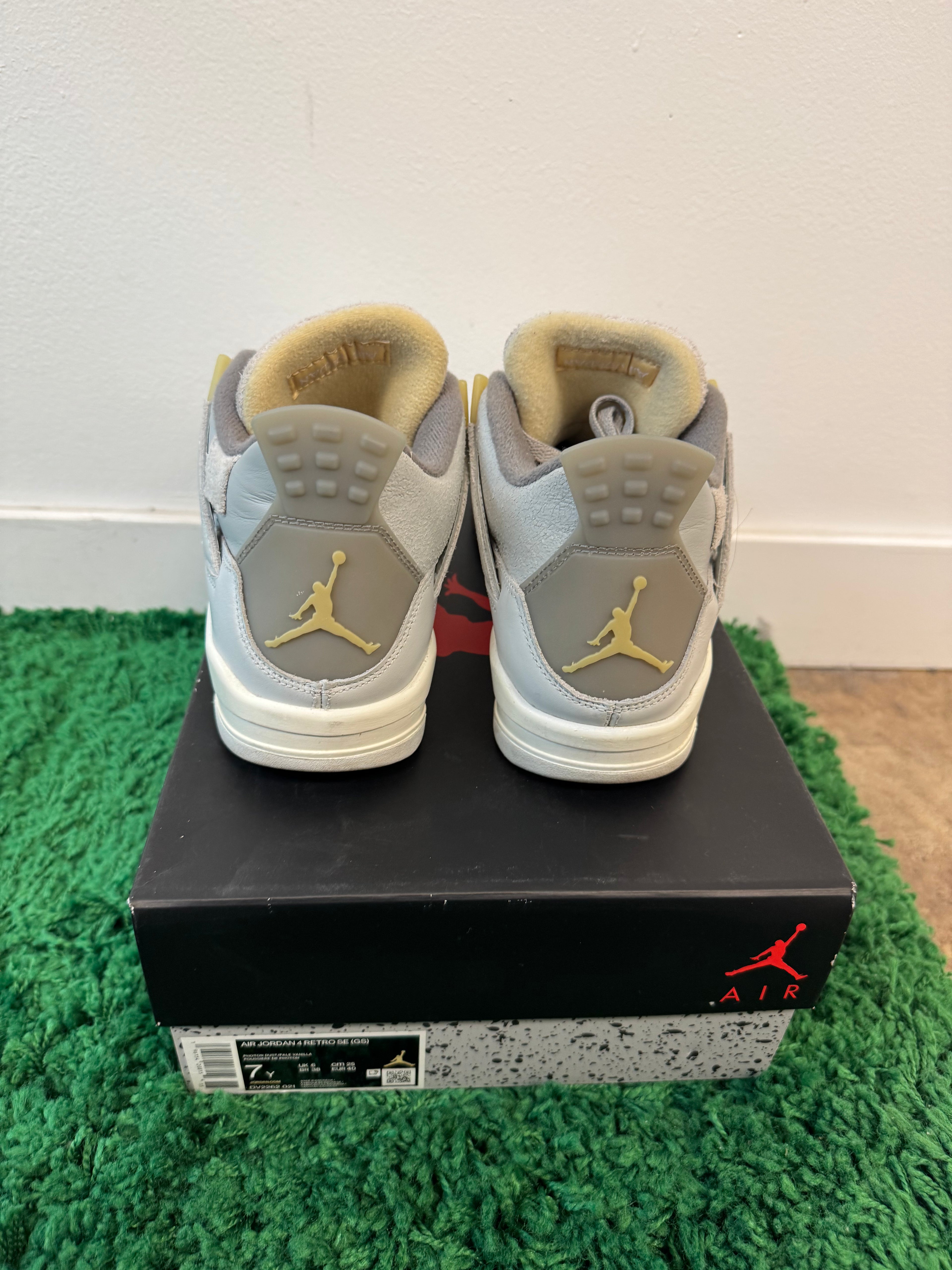 Used Jordan 4 Retro SE Craft Photon Dust (Youth)