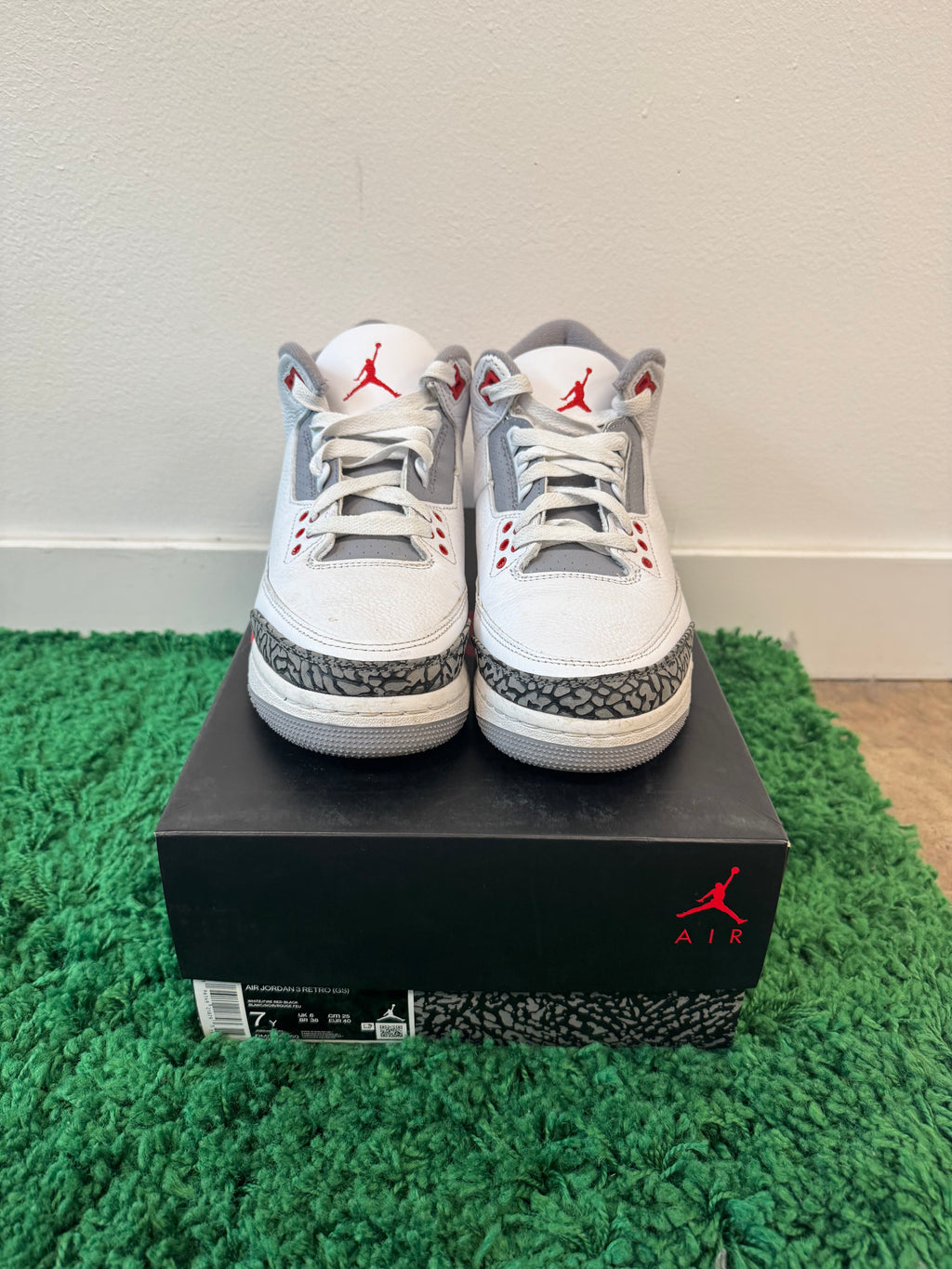 Used Jordan 3 Retro Fire Red 2022 (Youth)