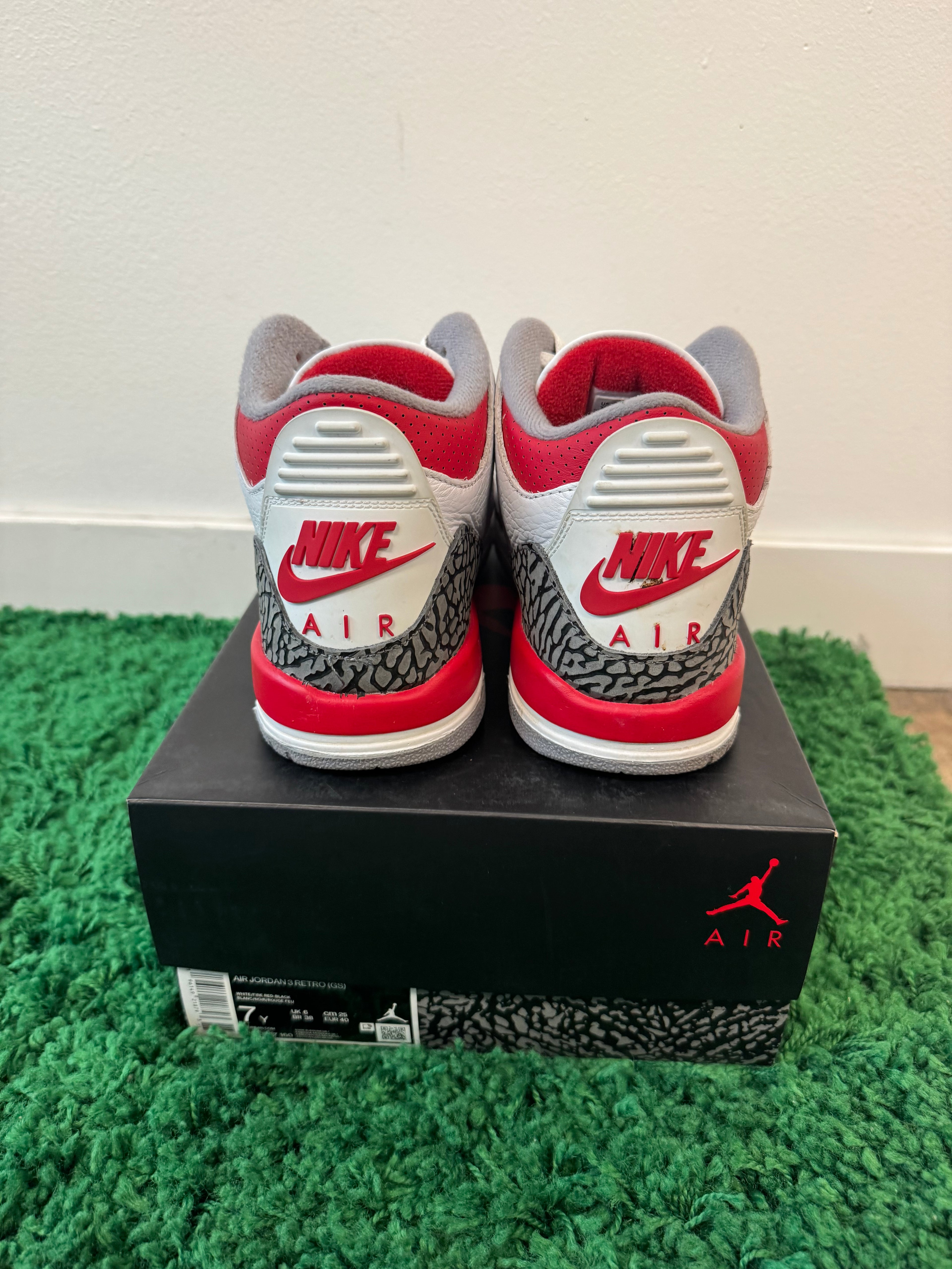 Used Jordan 3 Retro Fire Red 2022 (Youth)