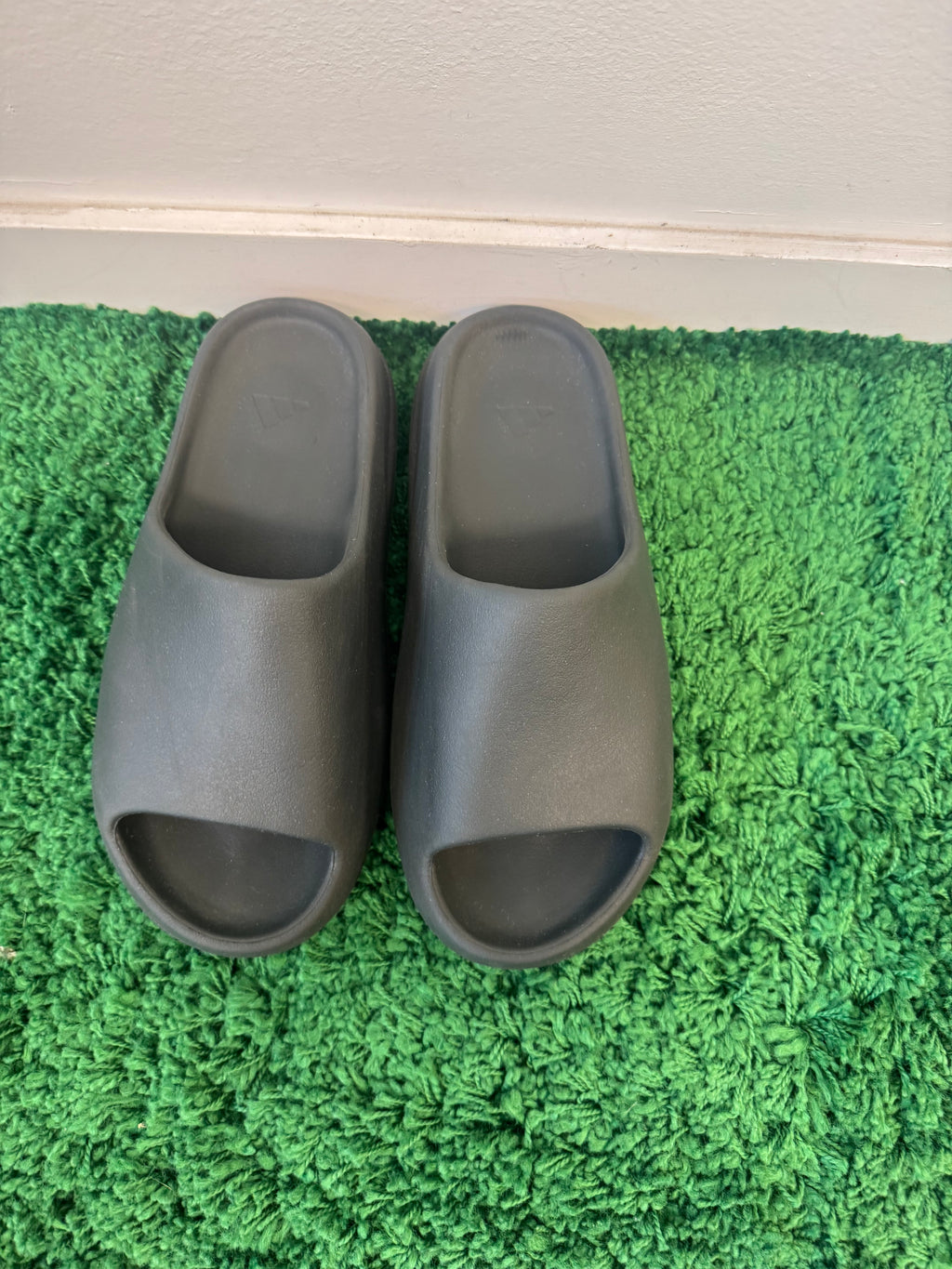Used Adidas Yeezy Slide Slate Grey (Men’s)