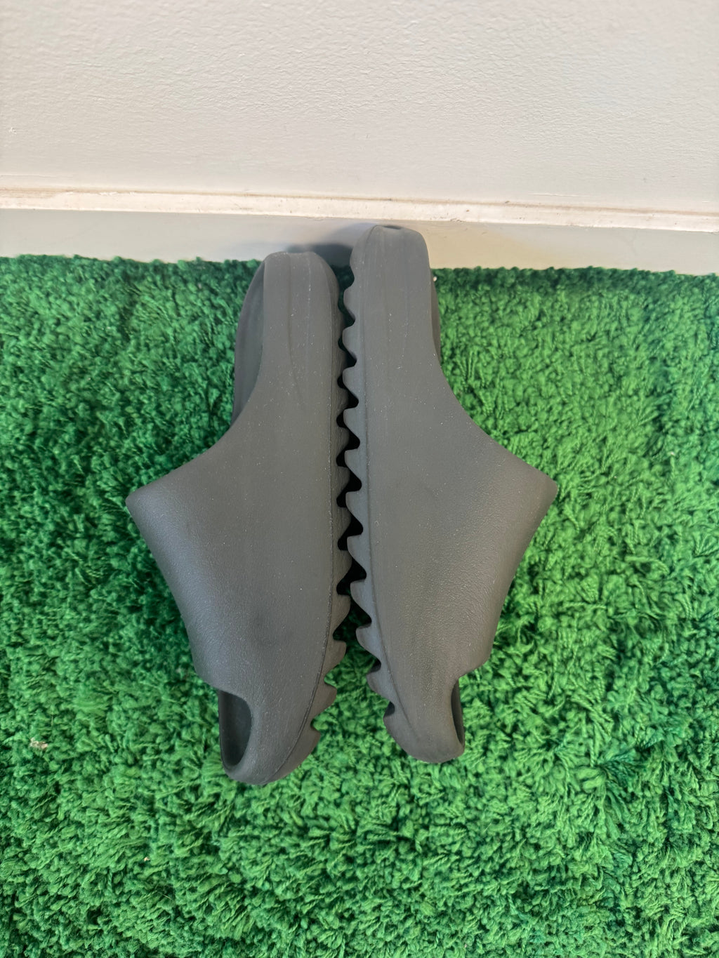 Used Adidas Yeezy Slide Slate Grey (Men’s)