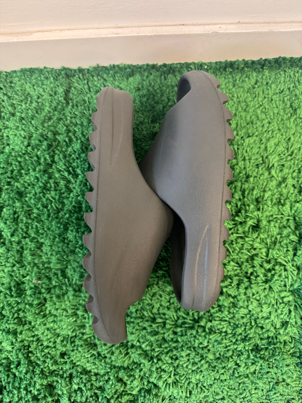 Used Adidas Yeezy Slide Slate Grey (Men’s)