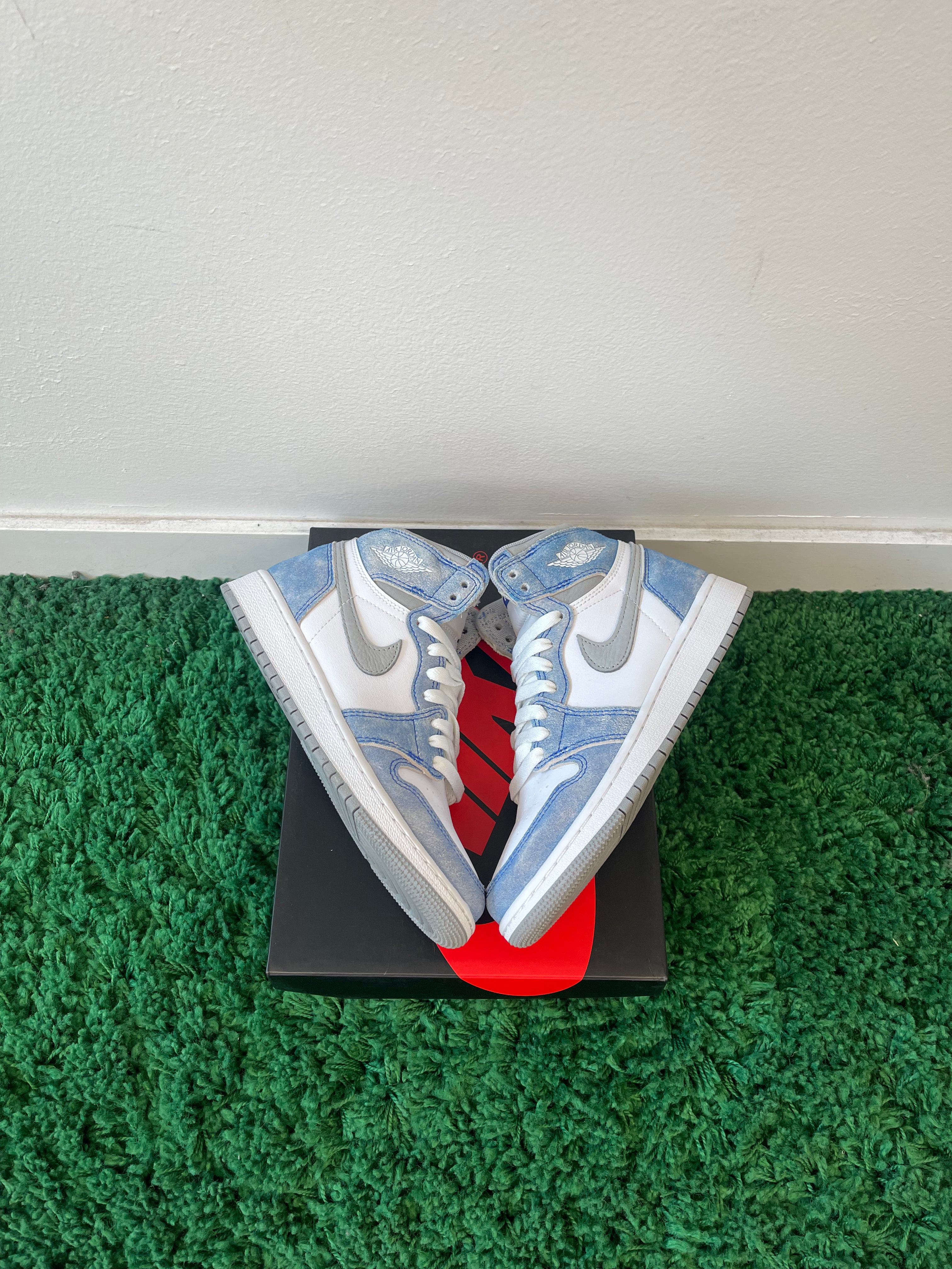 Used Jordan 1 Retro High Hyper Royal Smoke Grey (Youth)