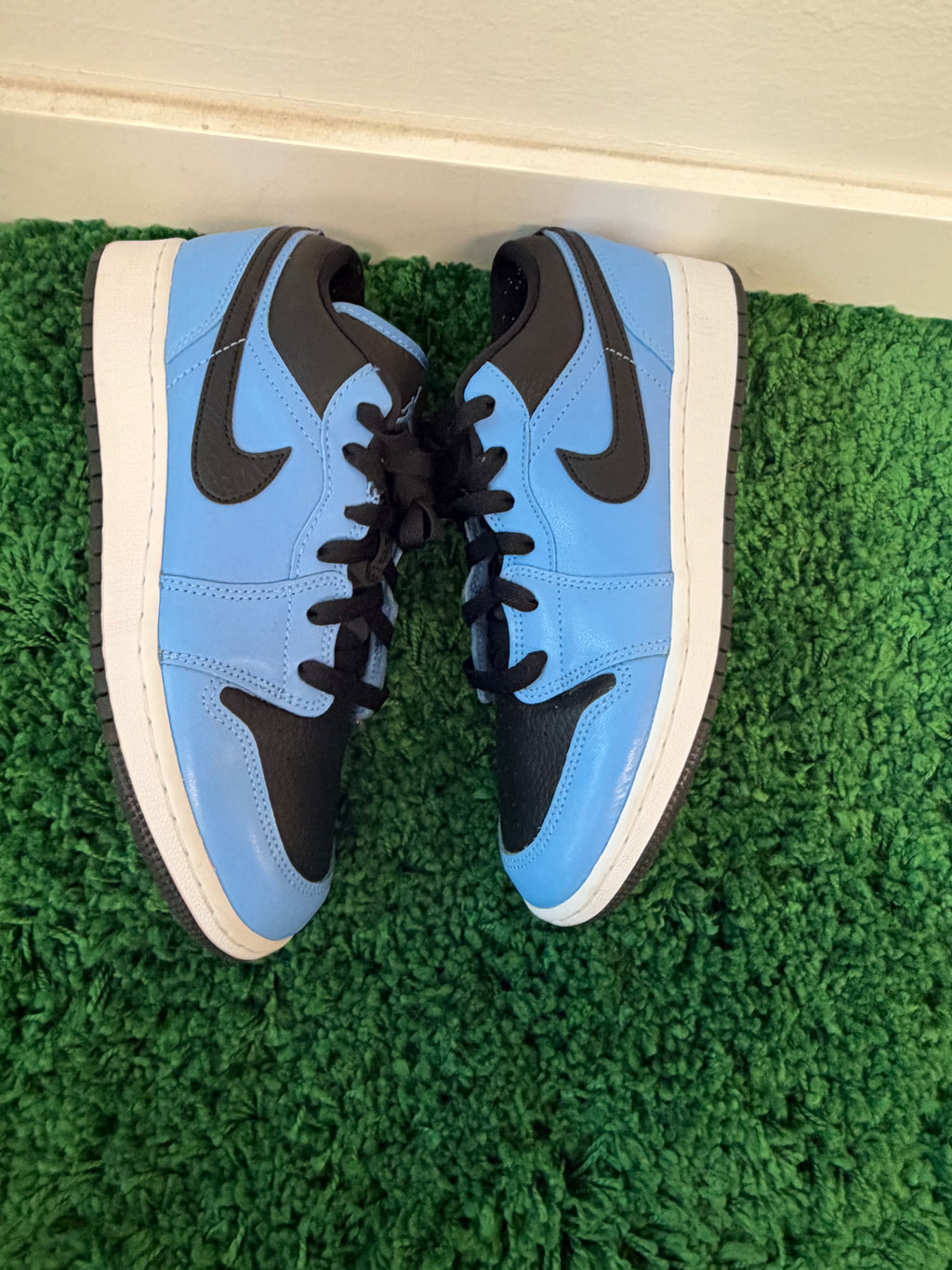 Used Jordan 1 Low University Blue Black (Youth)
