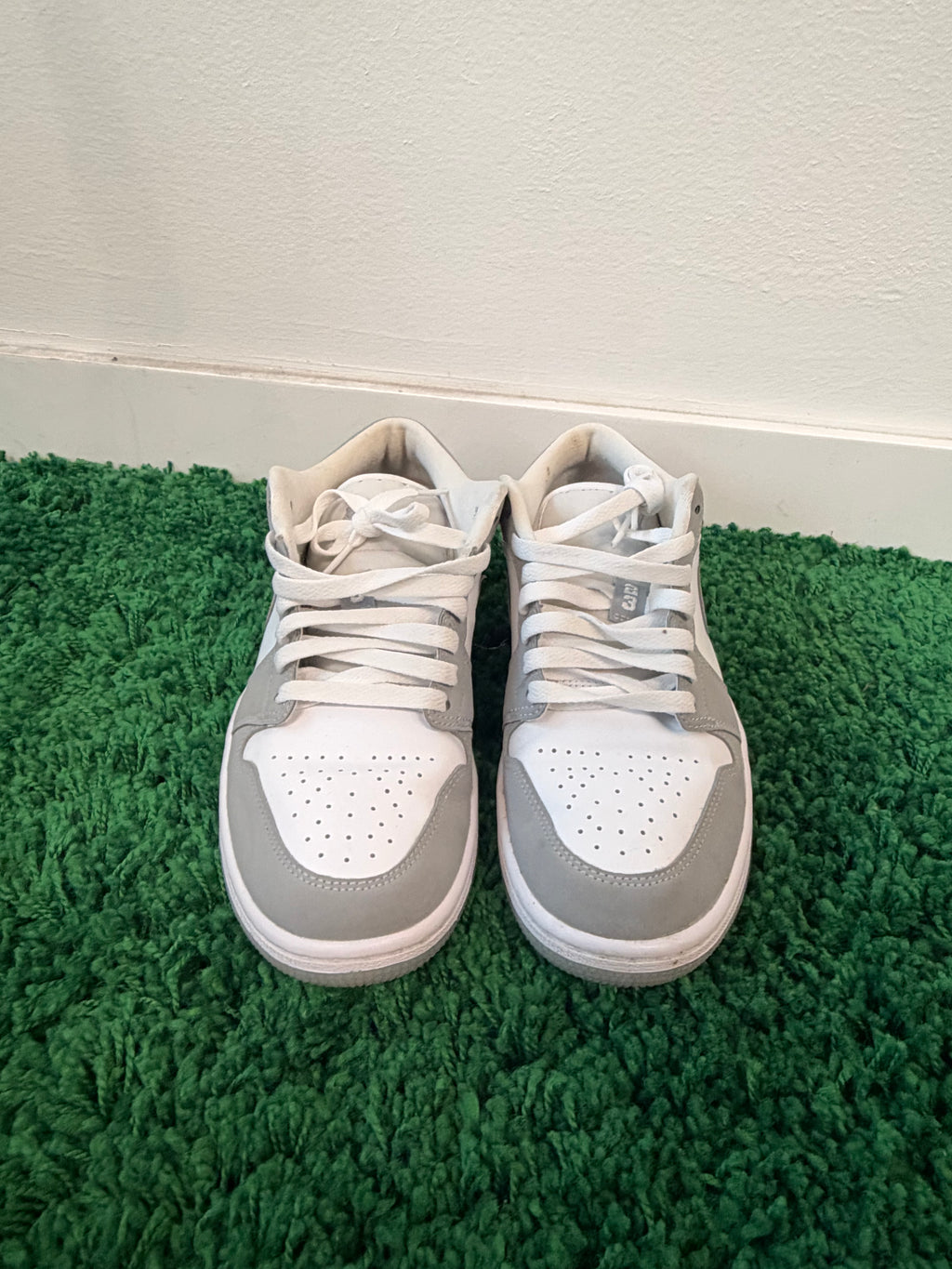 Used Jordan 1 Low Wolf Grey (Women’s)
