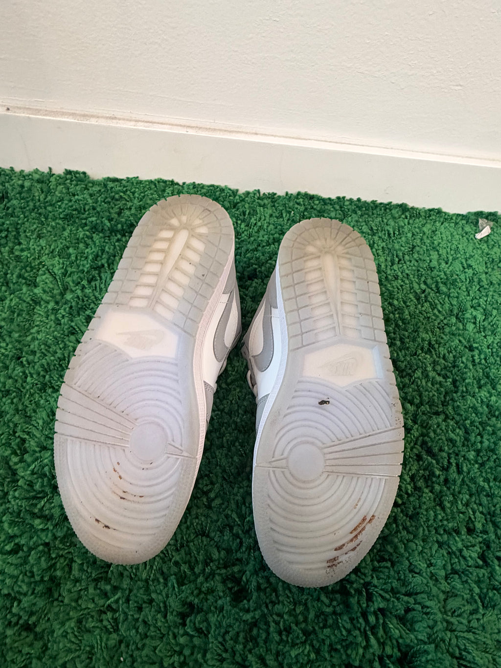 Used Jordan 1 Low Wolf Grey (Women’s)