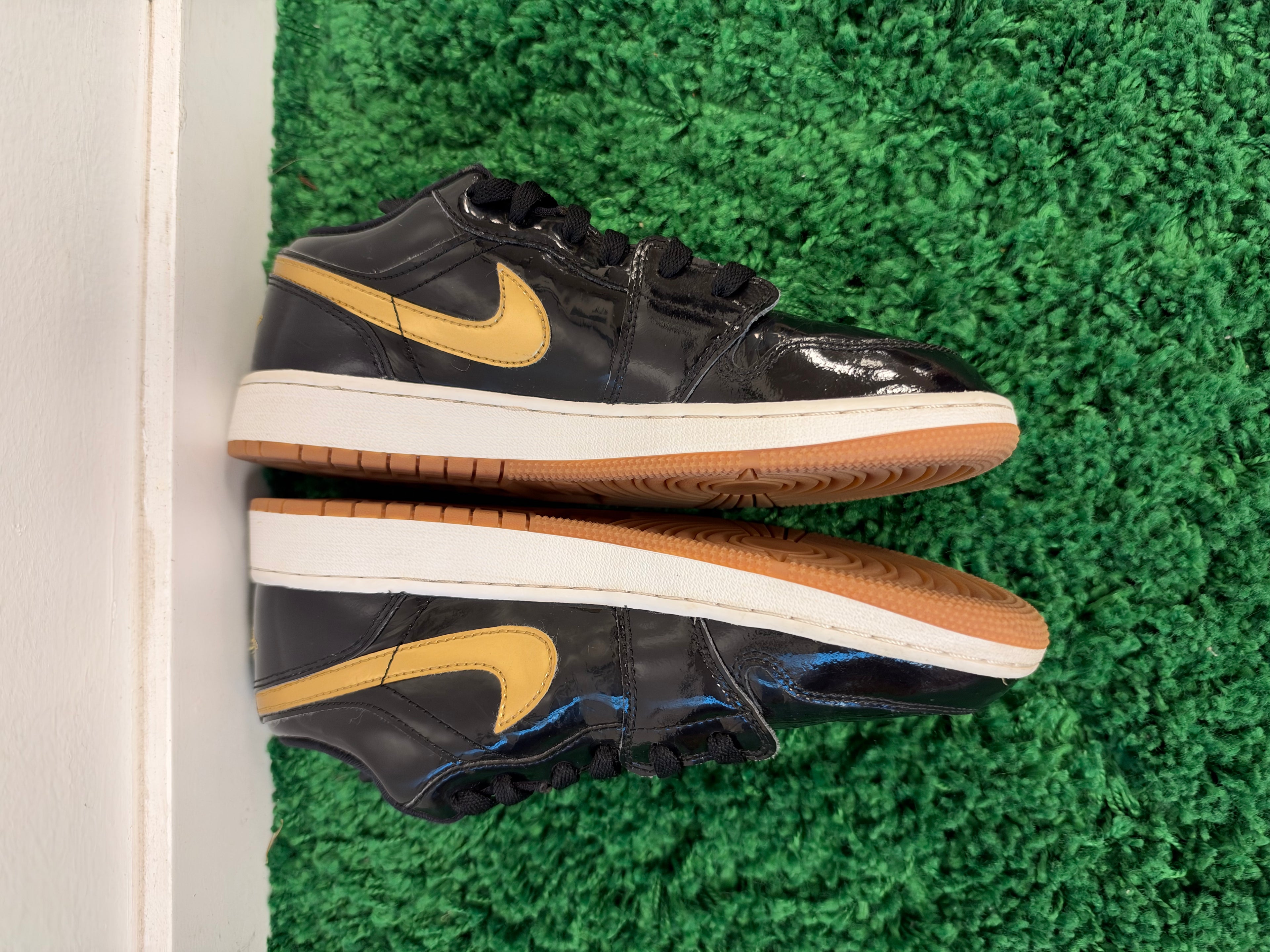 Used Jordan 1 Retro Low Black Gold Patent (GS)
