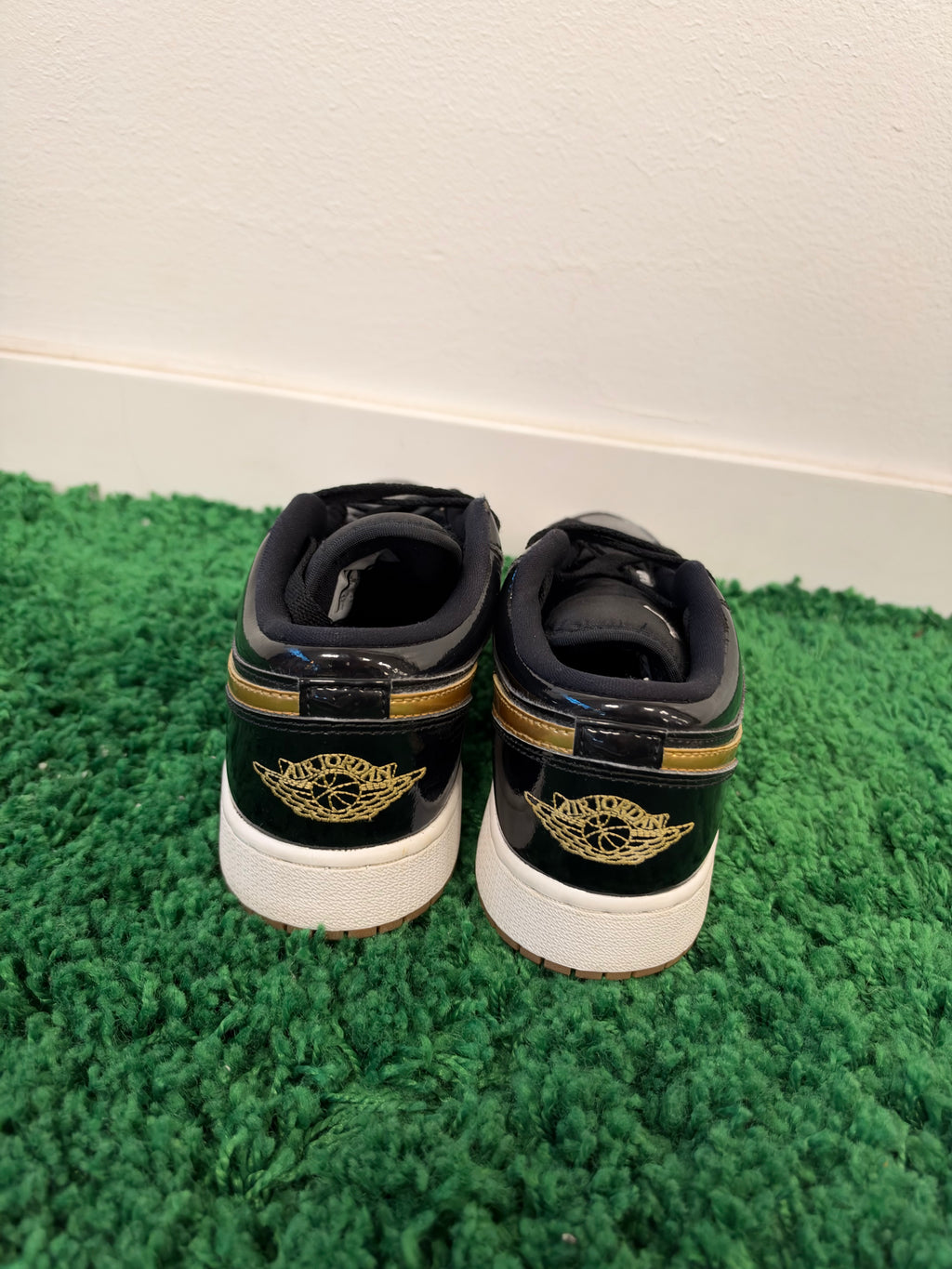 Used Jordan 1 Retro Low Black Gold Patent (GS)