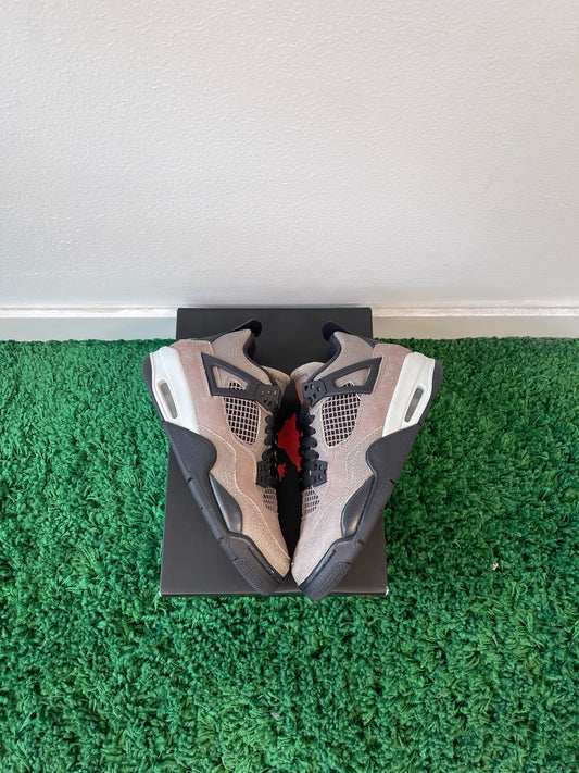 Used Jordan 4 Retro Taupe Haze (Youth)