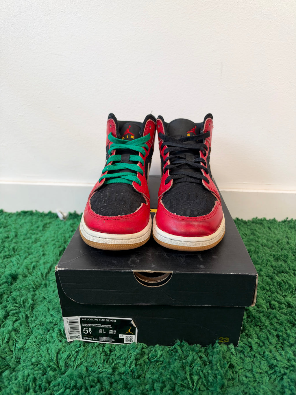 Used Jordan 1 Mid SE Christmas (Youth)