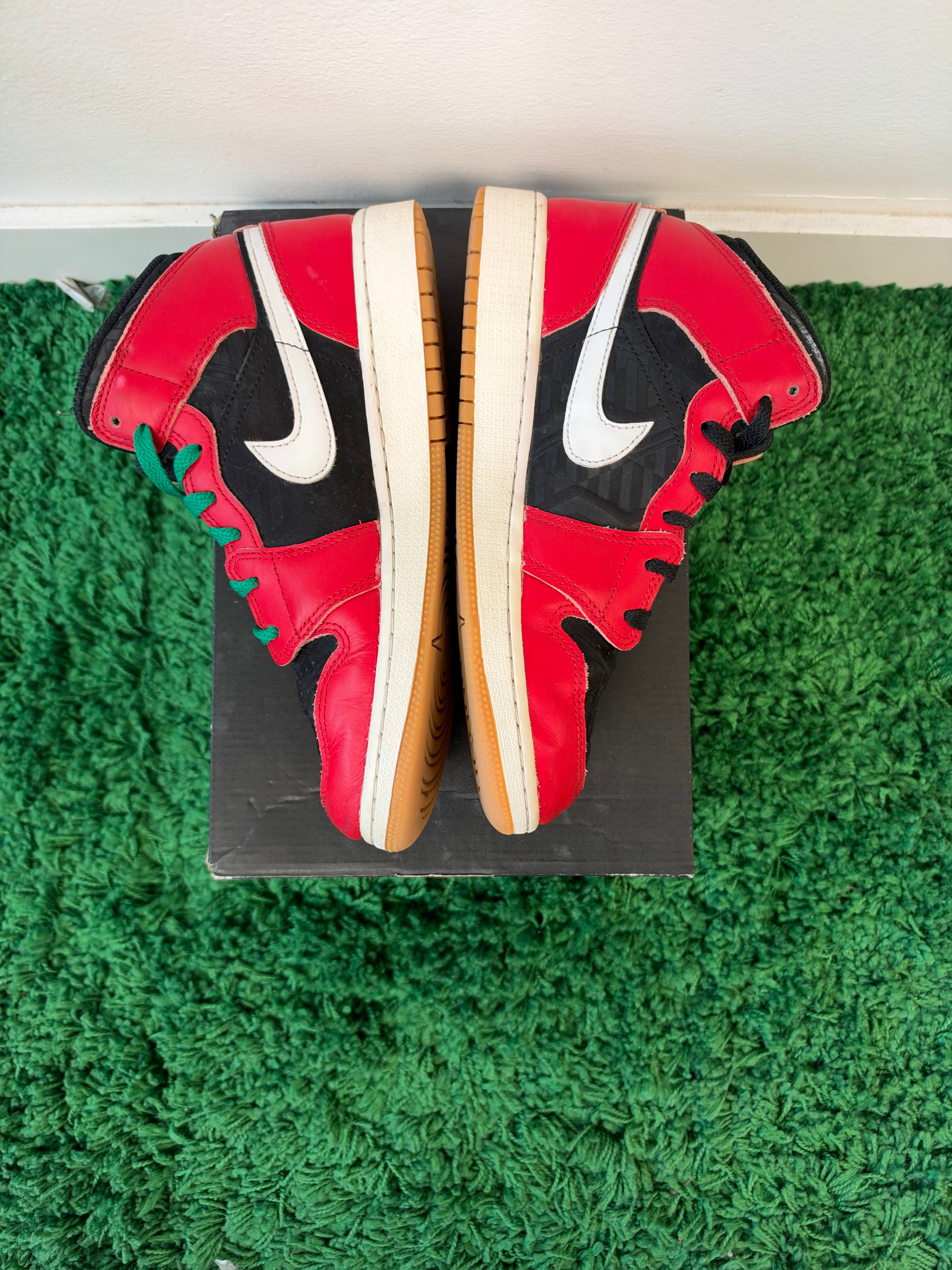 Used Jordan 1 Mid SE Christmas (Youth)