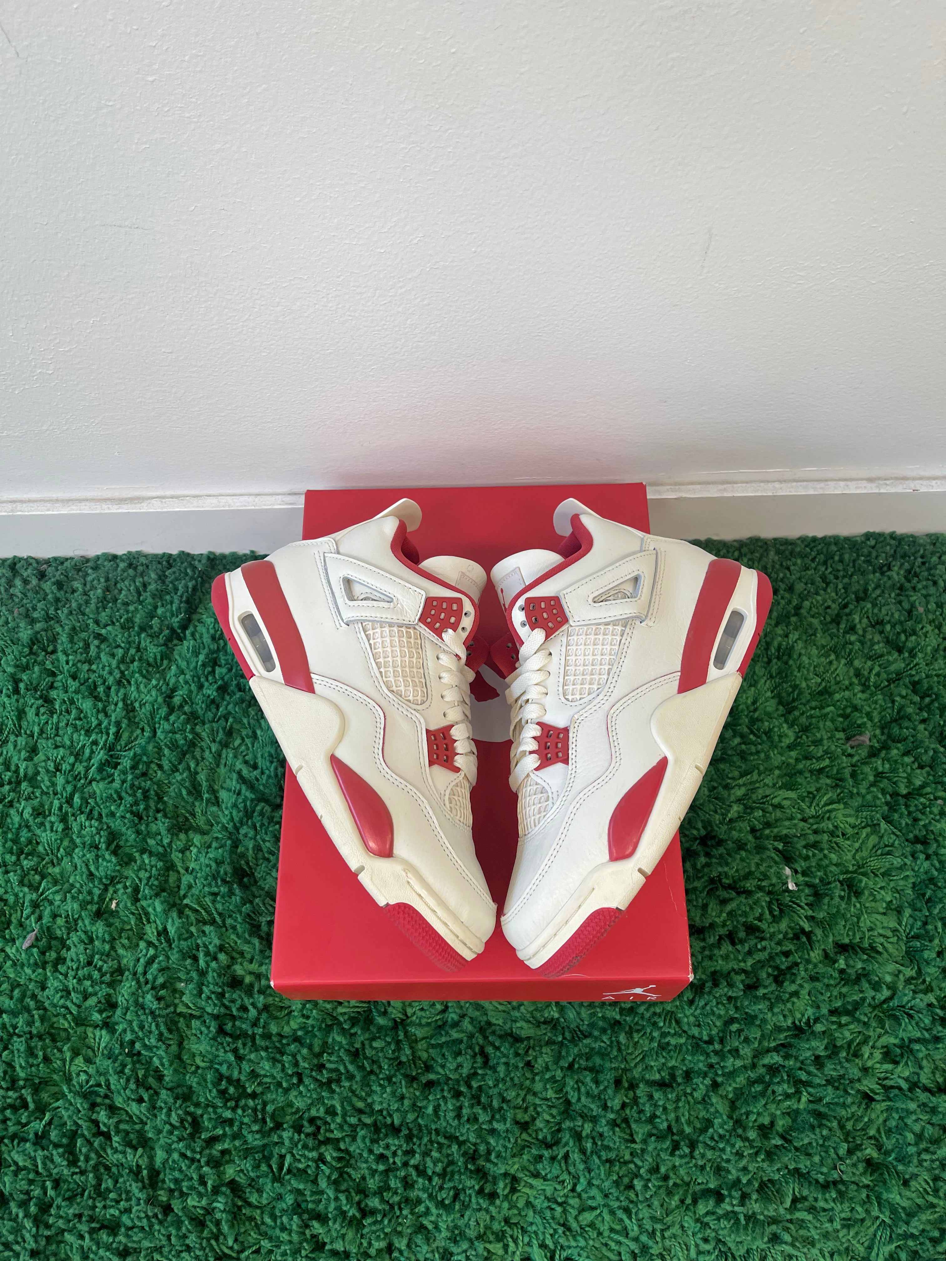 Used Jordan 4 Retro Valentine’s Day Sierra Red (Women’s)