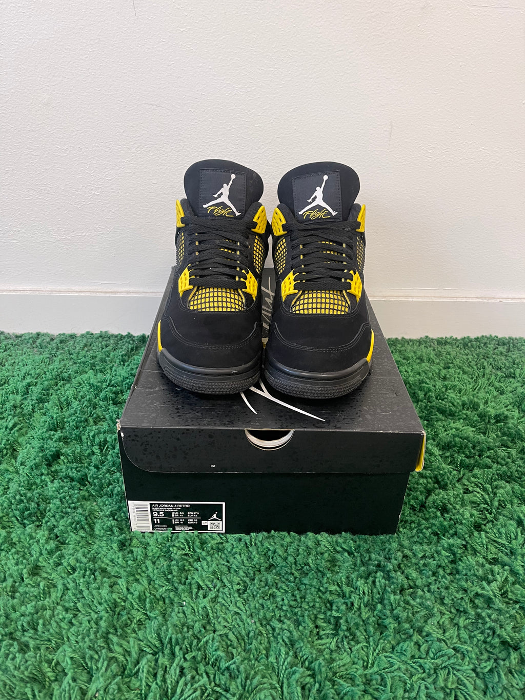 Used Jordan 4 Retro Thunder 2023 (Men’s)