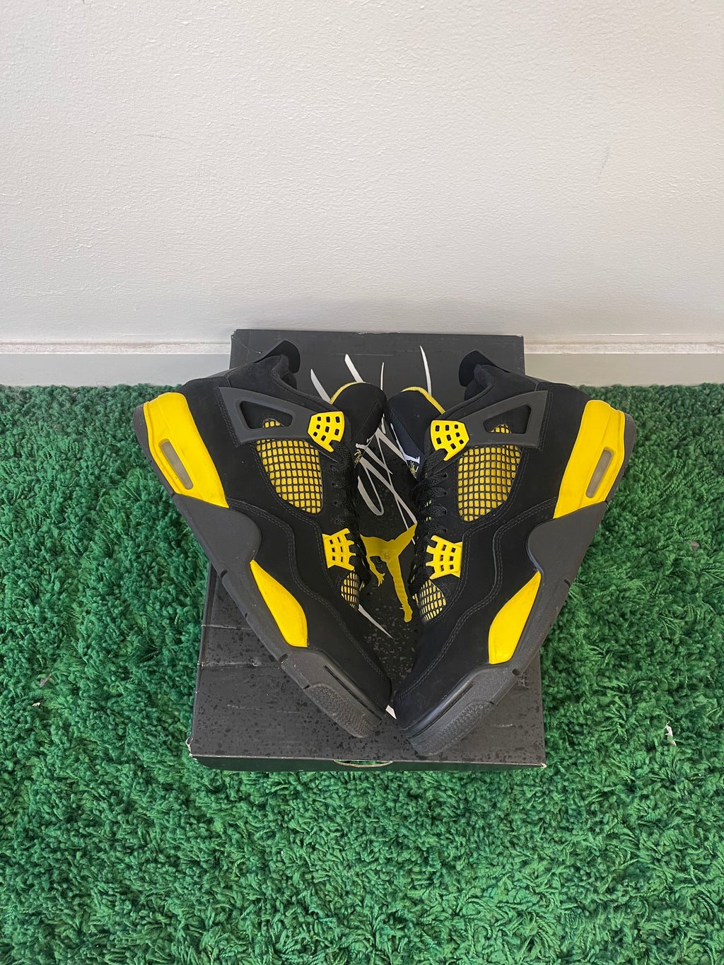 Used Jordan 4 Retro Thunder 2023 (Men’s)