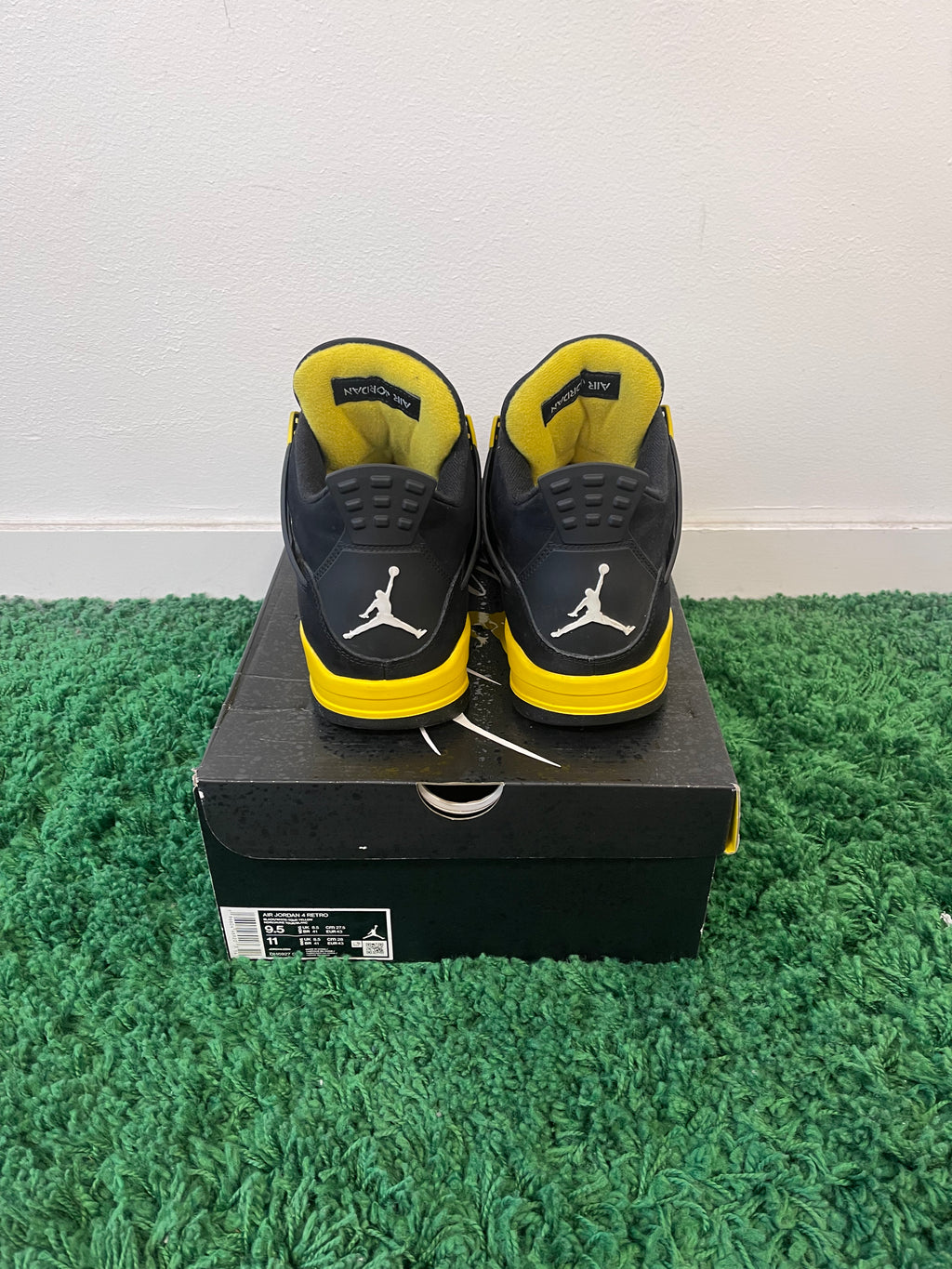 Used Jordan 4 Retro Thunder 2023 (Men’s)
