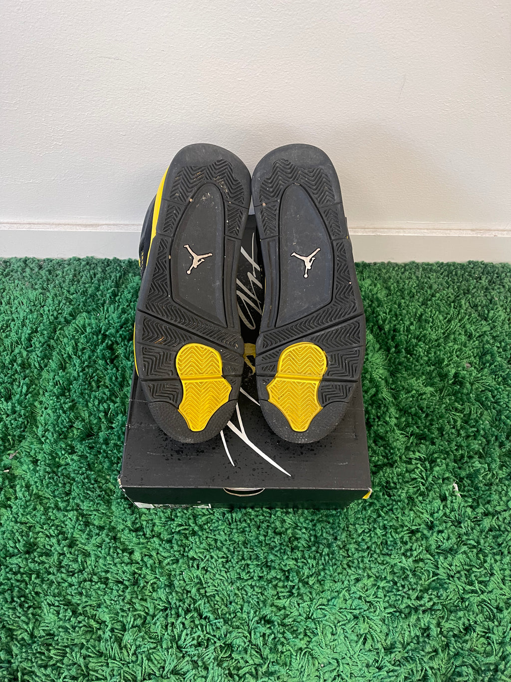 Used Jordan 4 Retro Thunder 2023 (Men’s)
