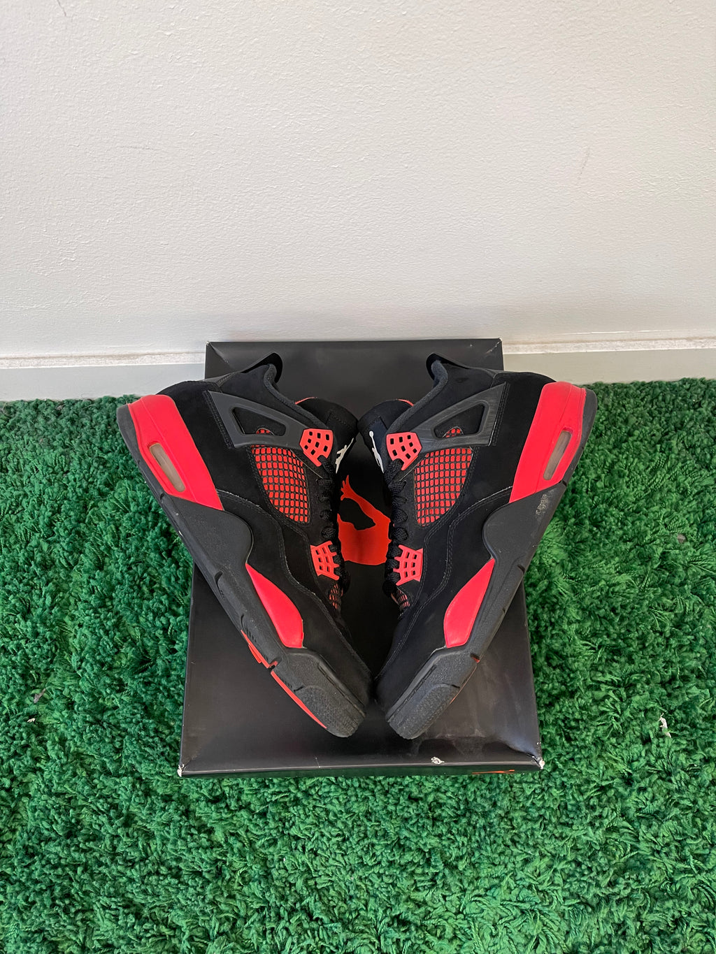 Used Jordan 4 Retro Red Thunder (Men’s)