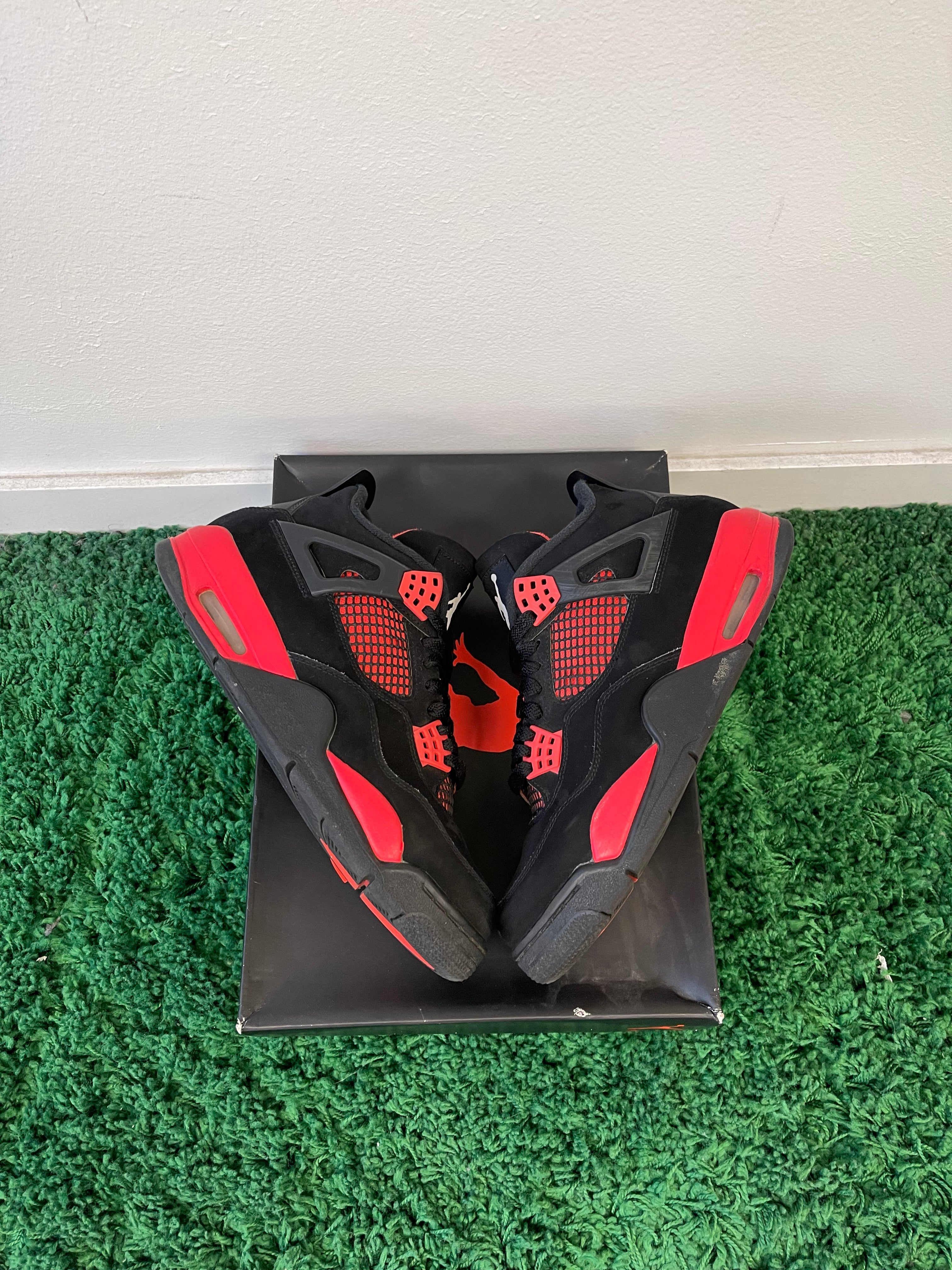 Used Jordan 4 Retro Red Thunder (Men’s)