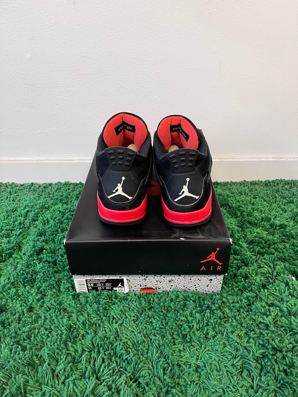 Used Jordan 4 Retro Red Thunder (Men’s)