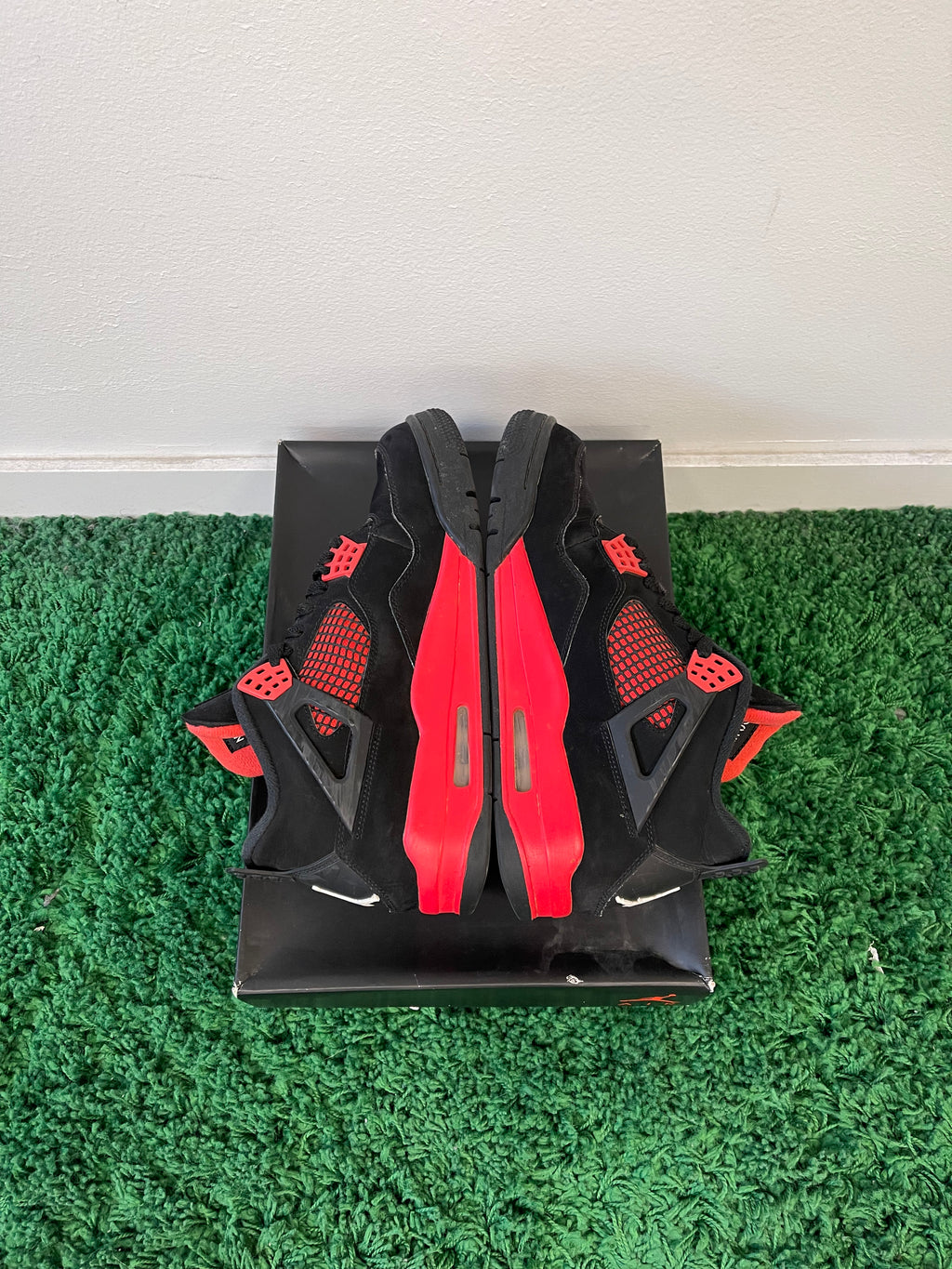 Used Jordan 4 Retro Red Thunder (Men’s)