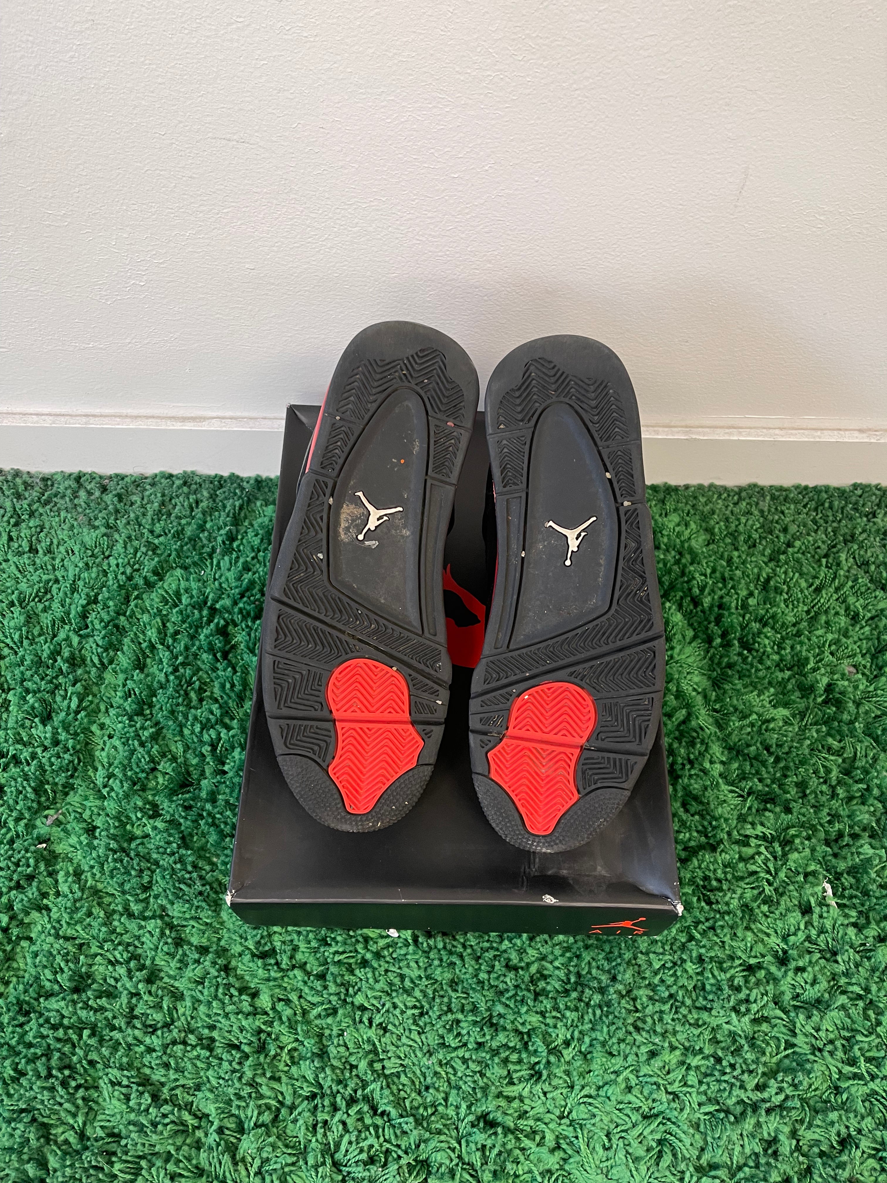 Used Jordan 4 Retro Red Thunder (Men’s)
