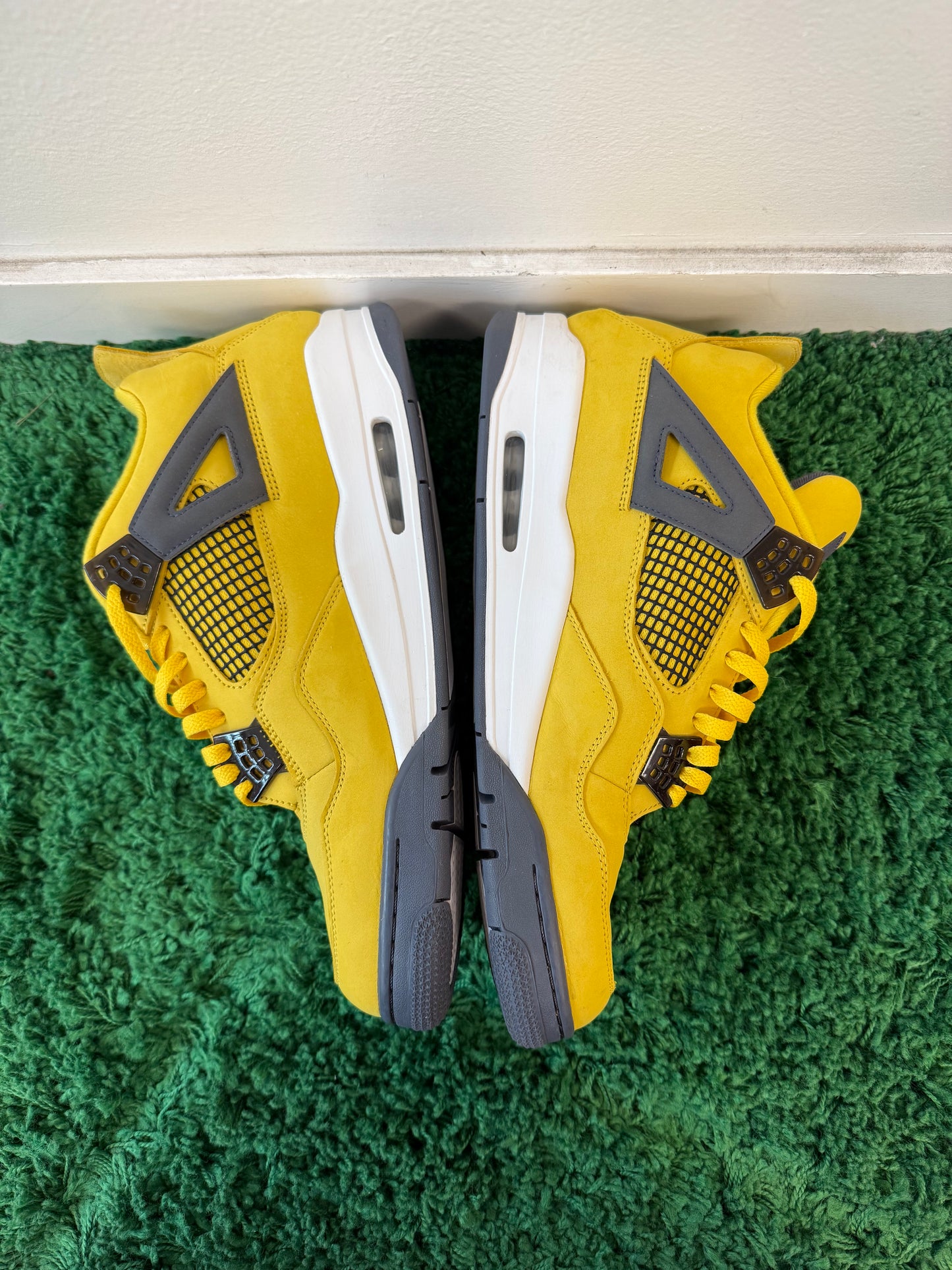 Used Jordan 4 Retro Lightning (Men’s)