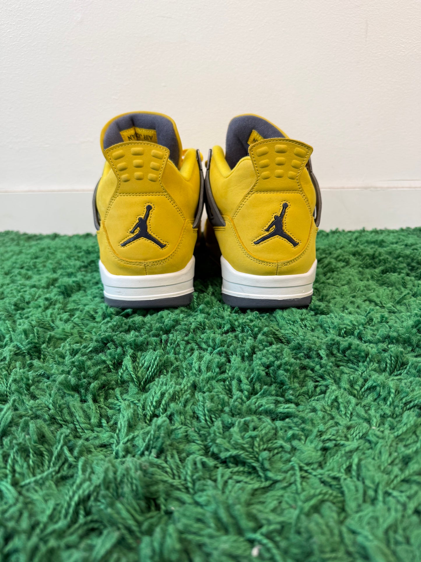 Used Jordan 4 Retro Lightning (Men’s)