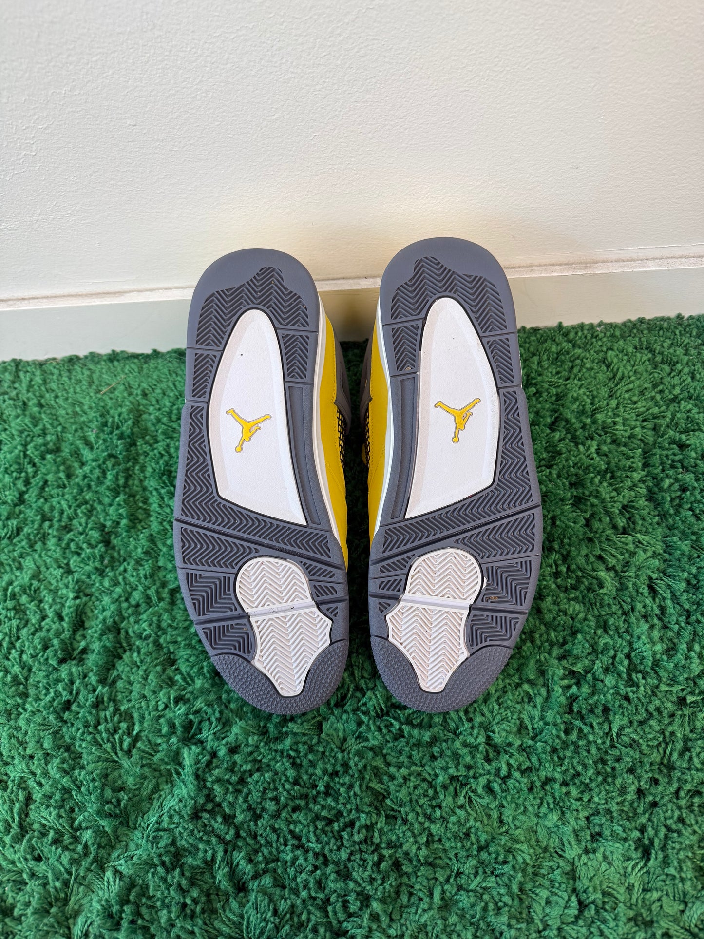 Used Jordan 4 Retro Lightning (Men’s)