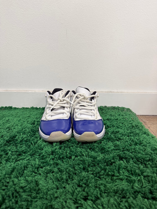 Used Jordan 11 Low White Concord (women’s)