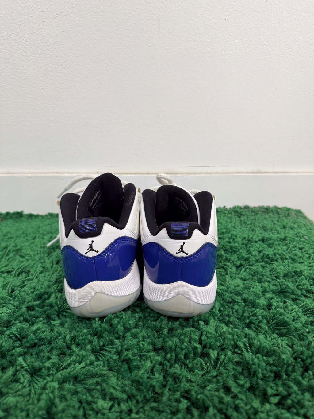 Used Jordan 11 Low White Concord (women’s)