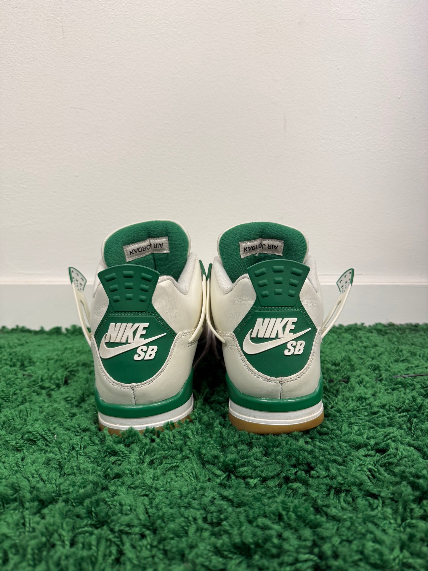 Used Jordan 4 Retro SB Pine Green (Men’s)