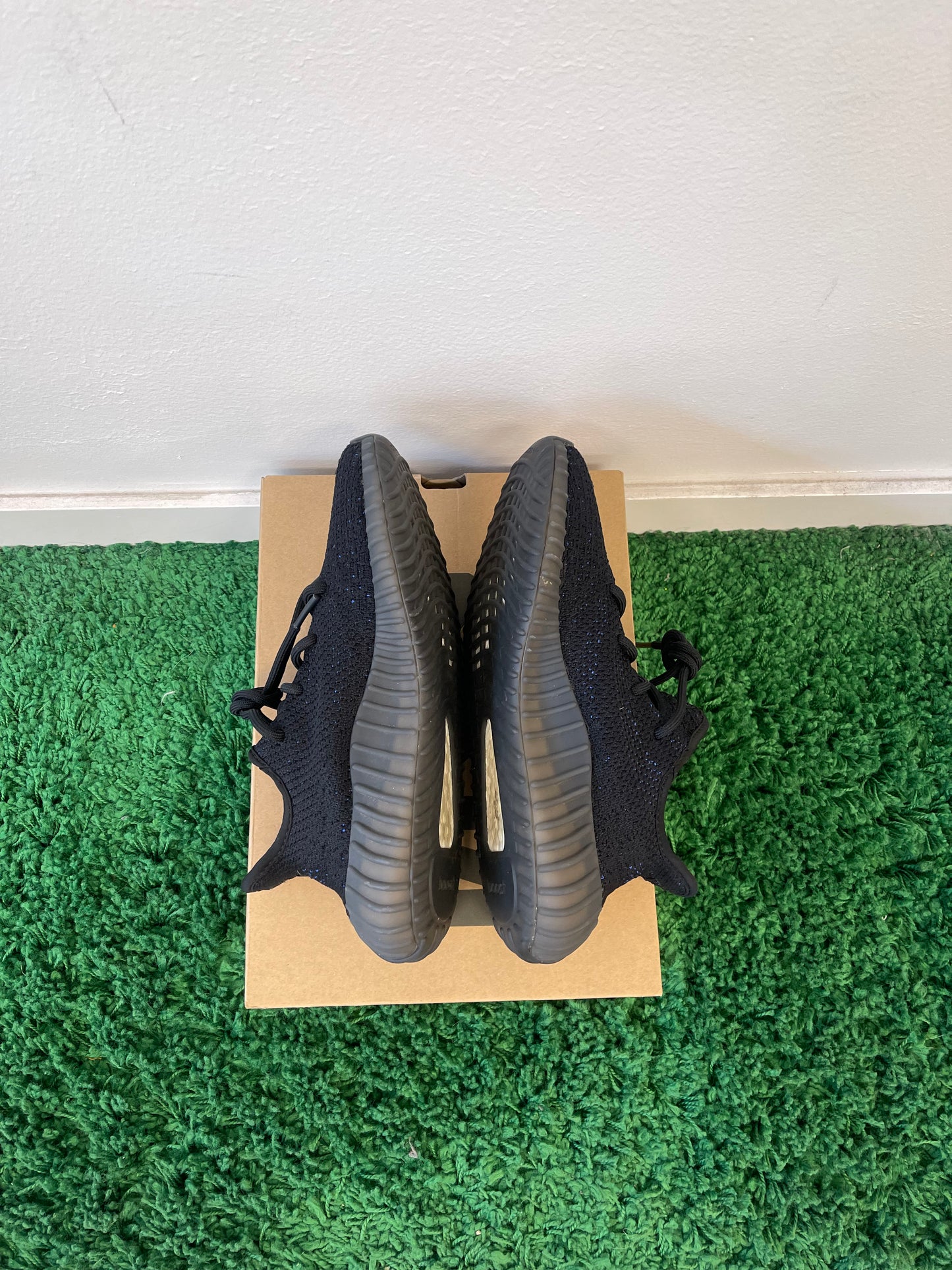 Used Adidas Yeezy Boost 350 V2 Dazzling Blue (Men’s)