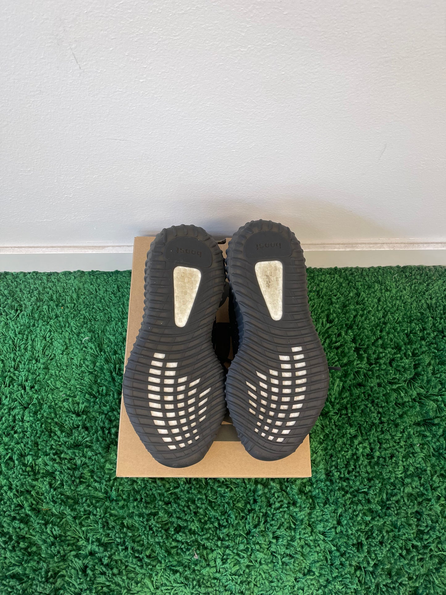 Used Adidas Yeezy Boost 350 V2 Dazzling Blue (Men’s)