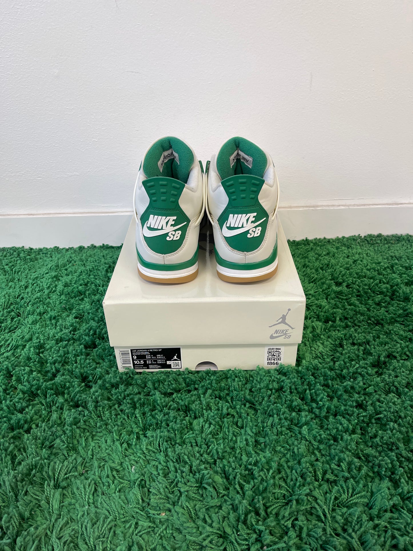 Used Jordan 4 Retro SB Pine Green (Men’s)